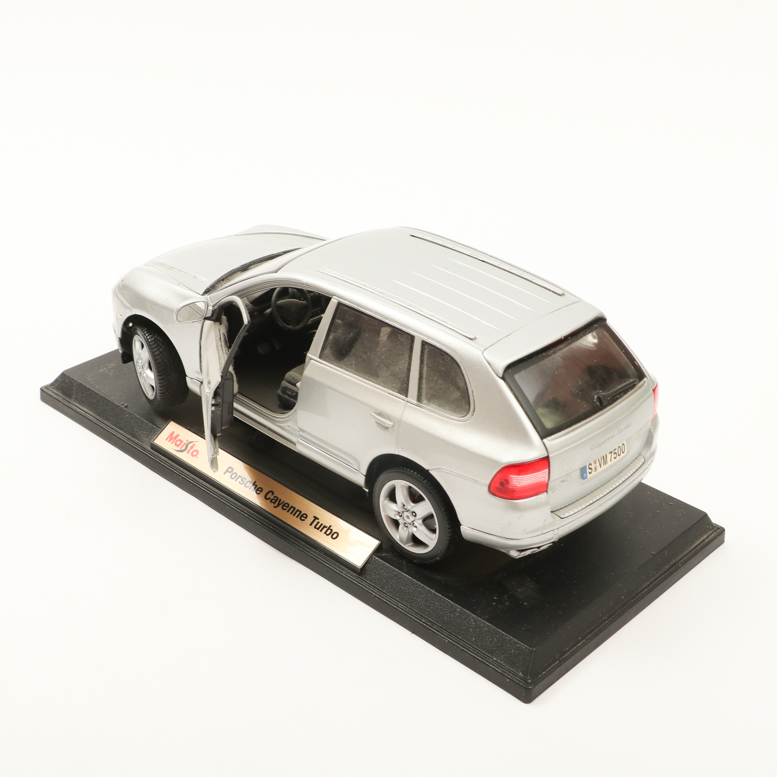 Maisto Diecast Replica Model Cars Including Porsche Cayenne Turbo