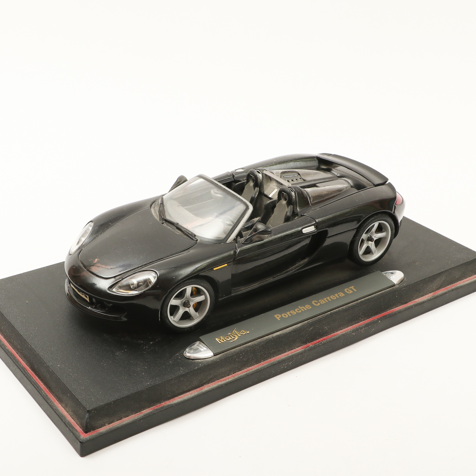 Maisto Diecast Replica Model Cars Including Porsche Cayenne Turbo