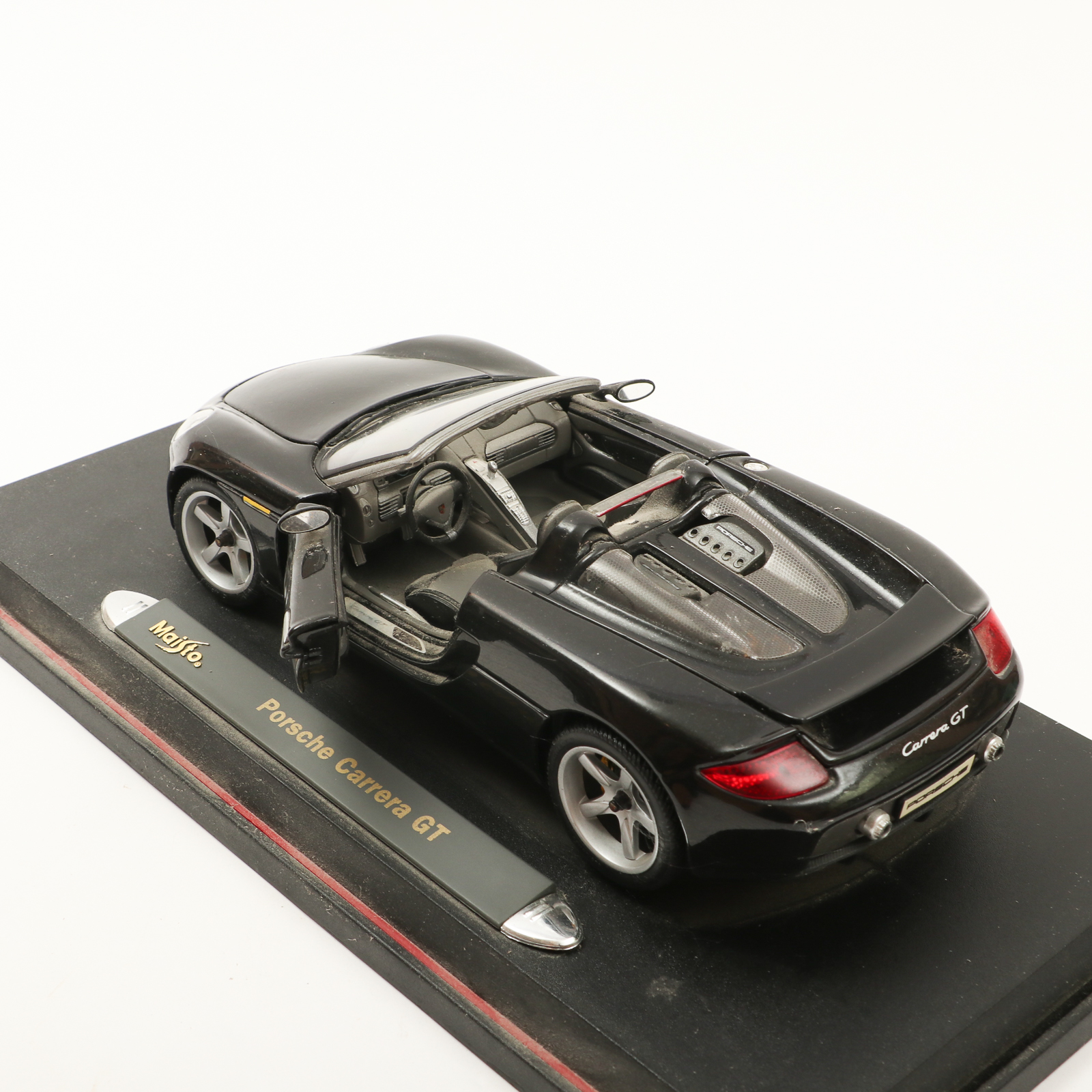 Maisto Diecast Replica Model Cars Including Porsche Cayenne Turbo