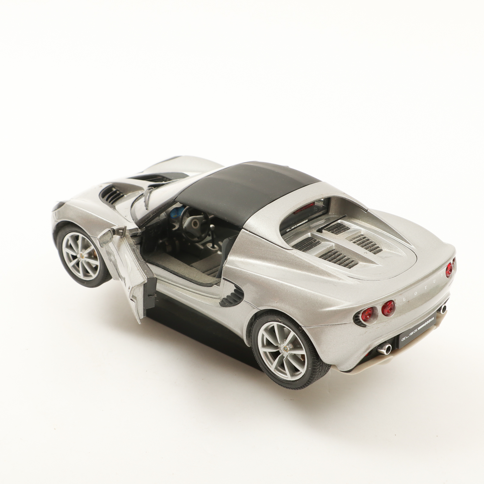 Maisto Diecast Replica Model Cars Including Porsche Cayenne Turbo