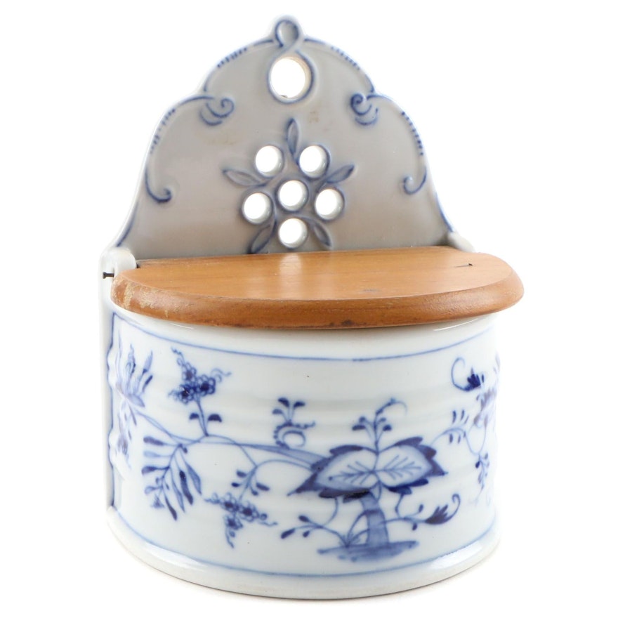 Thun Karlovarský "Blue Onion" Porcelain Salt Box, Early to Mid 20th Century