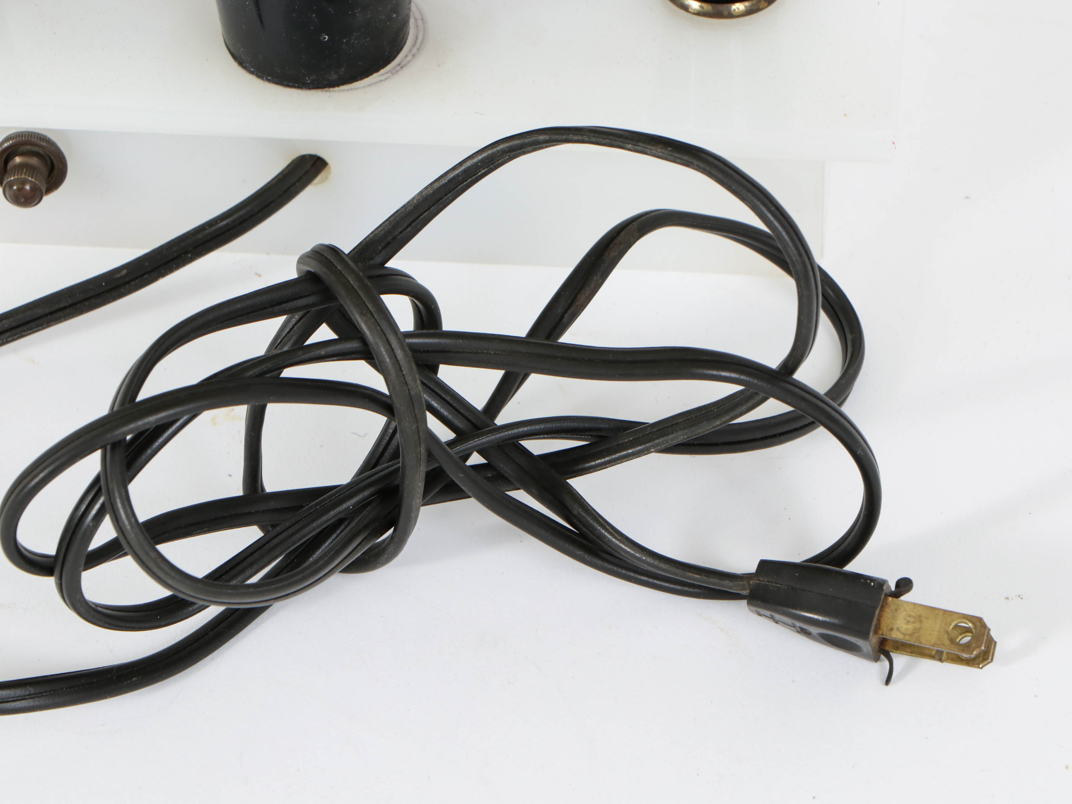 Porcelain Japanese Figure Music Box Lamp with Vase, Mid-Late 20th Century