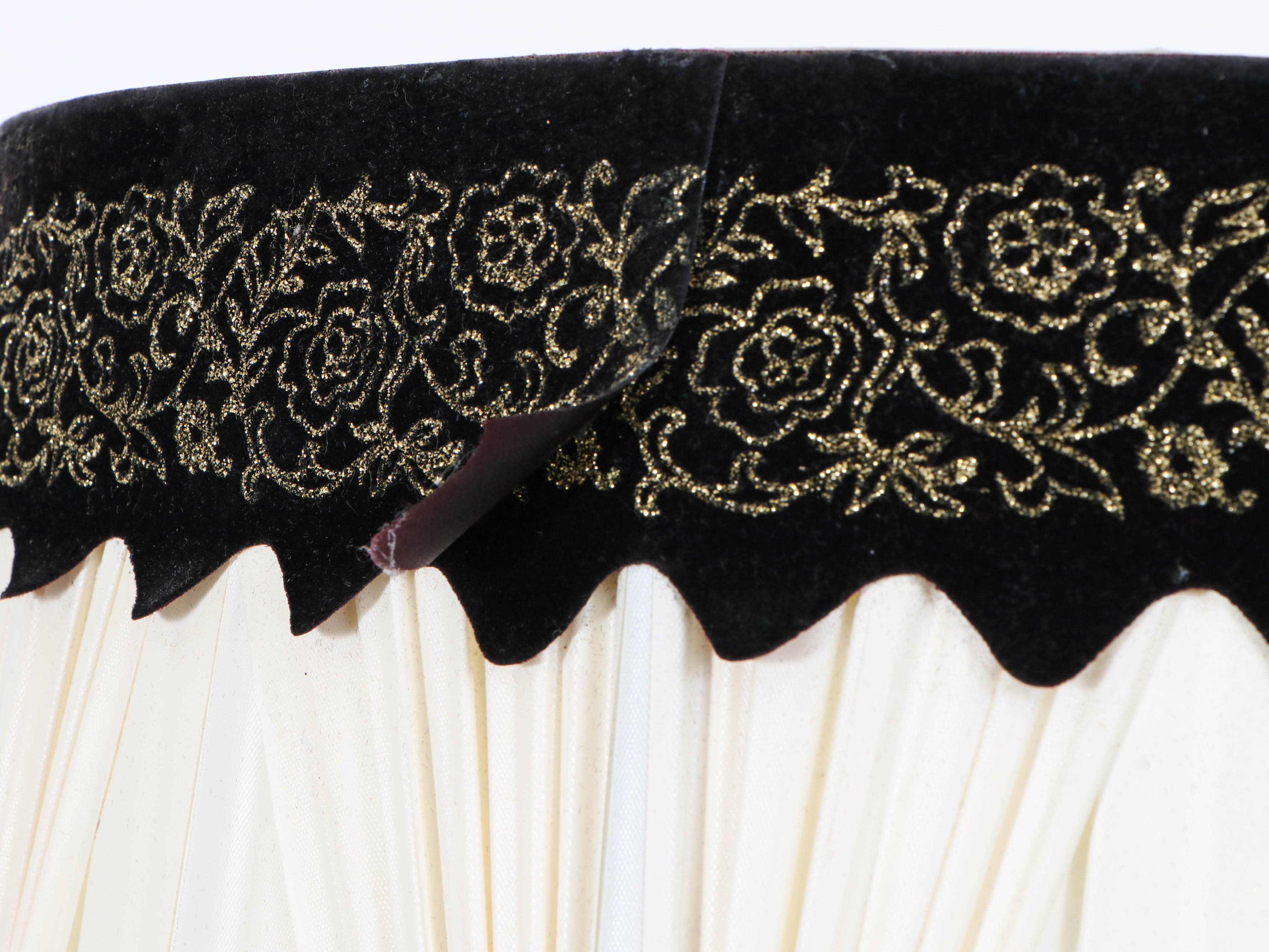 Porcelain Japanese Figure Music Box Lamp with Vase, Mid-Late 20th Century