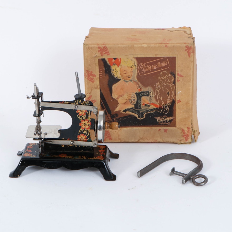 German Casige Toy Sewing Machine, Early to Mid-20th Century