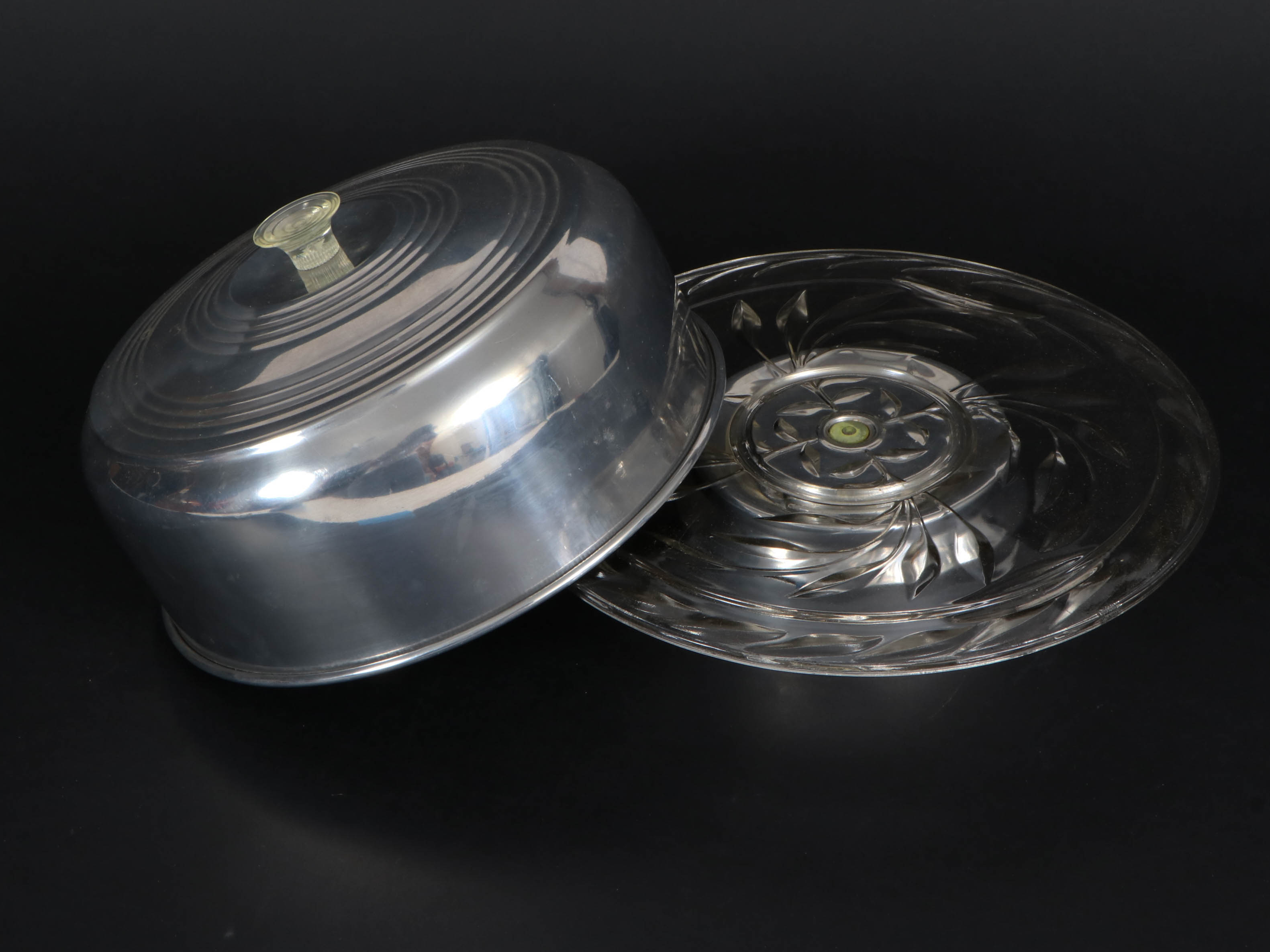 Heller Hostess-Ware "Musicake" Music Box Cake Stand