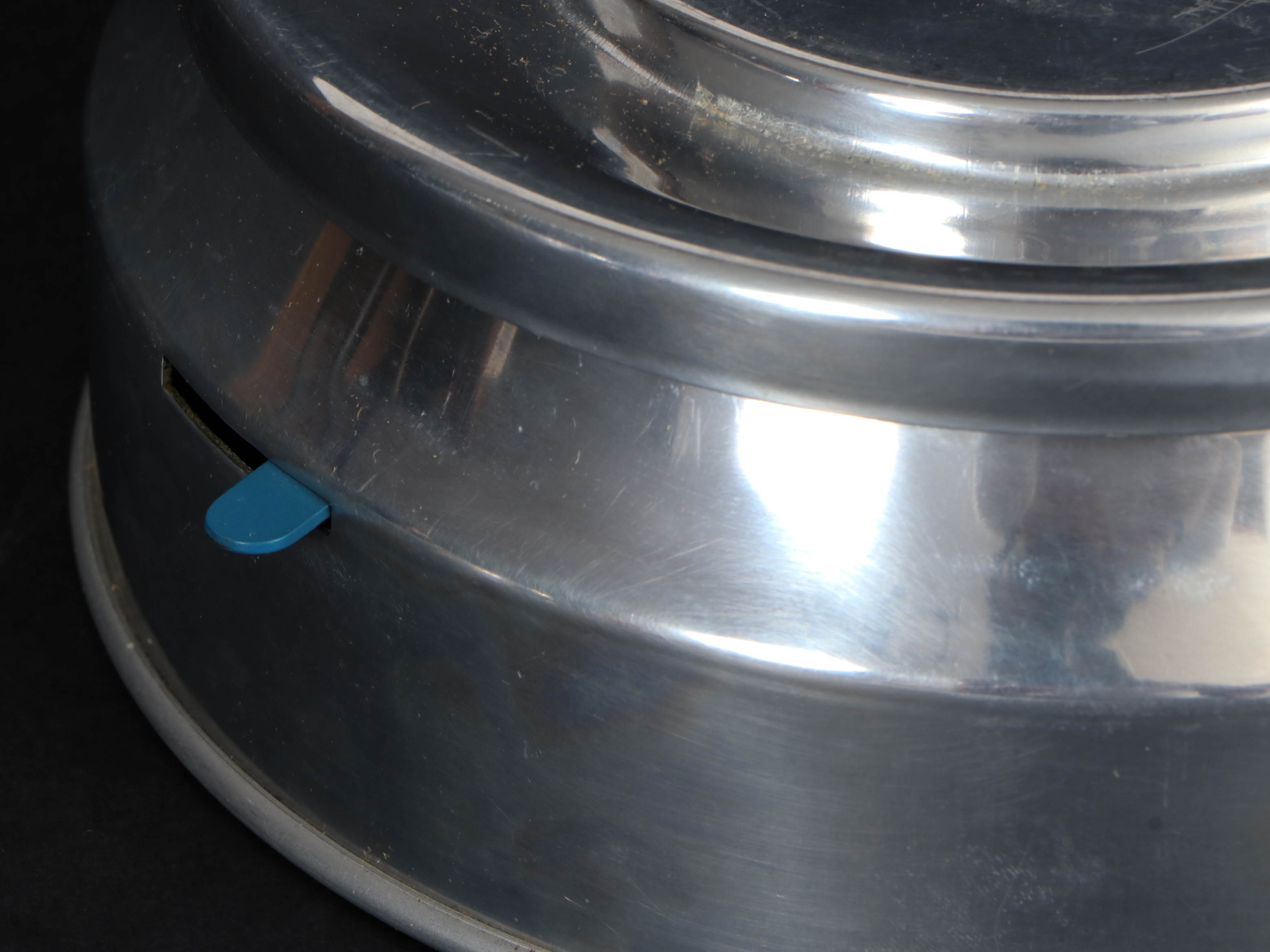 Heller Hostess-Ware "Musicake" Music Box Cake Stand