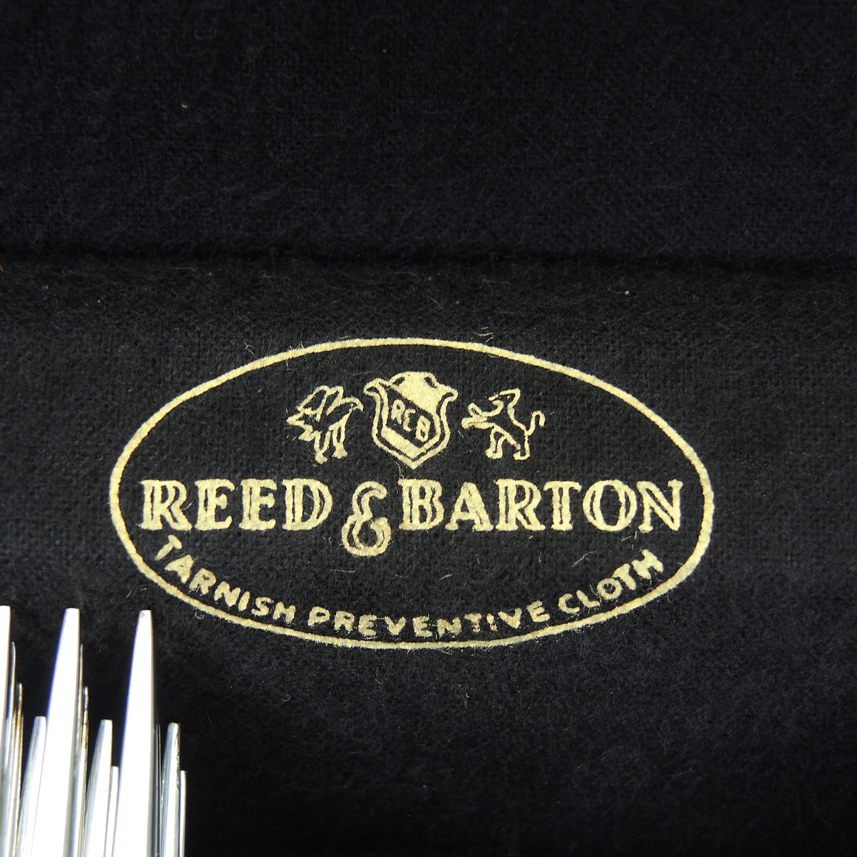 Oneida "Classic Shell" Stainless Steel Flatware with Chest, Mid to Late 20th C.