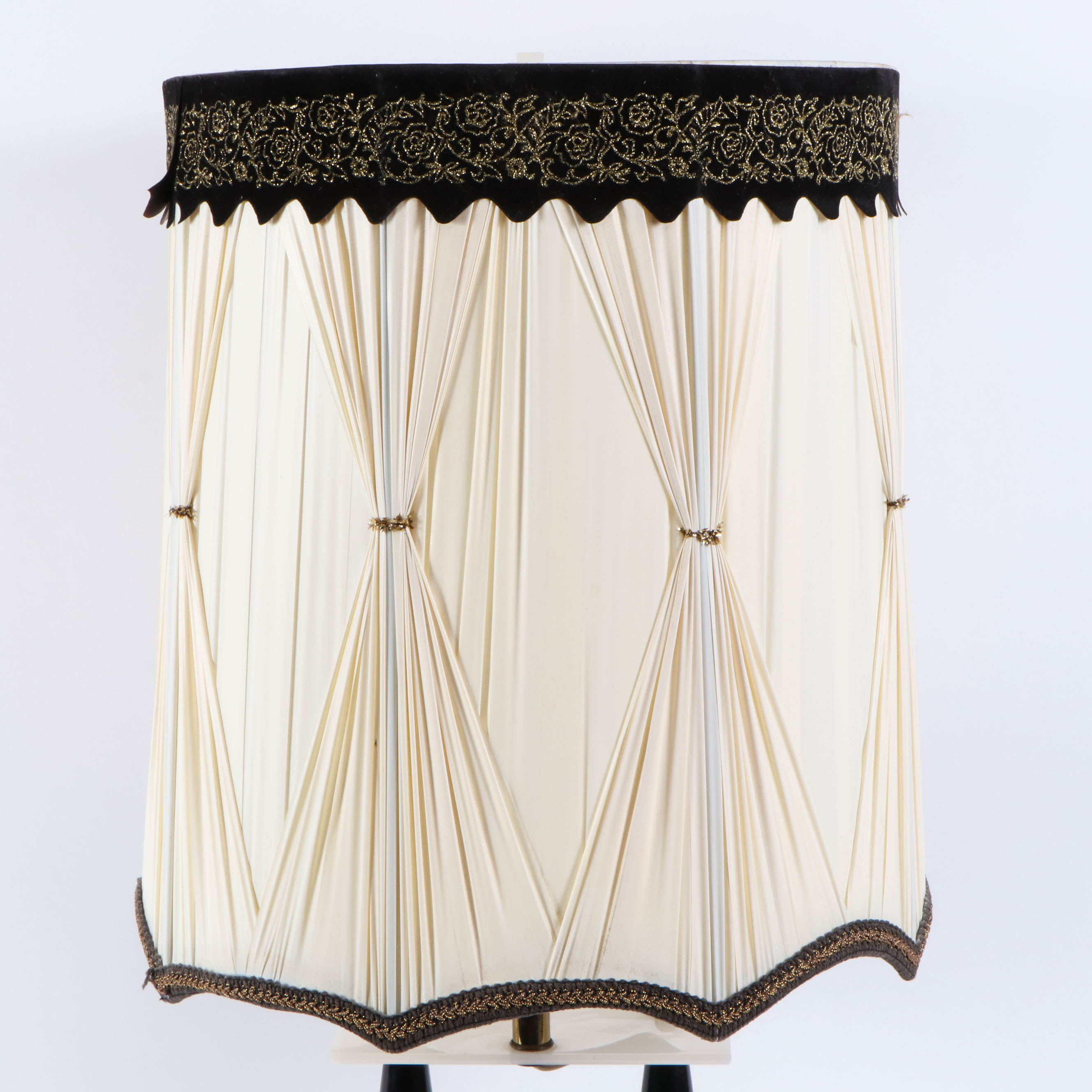 Porcelain Japanese Figure Music Box Lamp with Vase, Mid-Late 20th Century