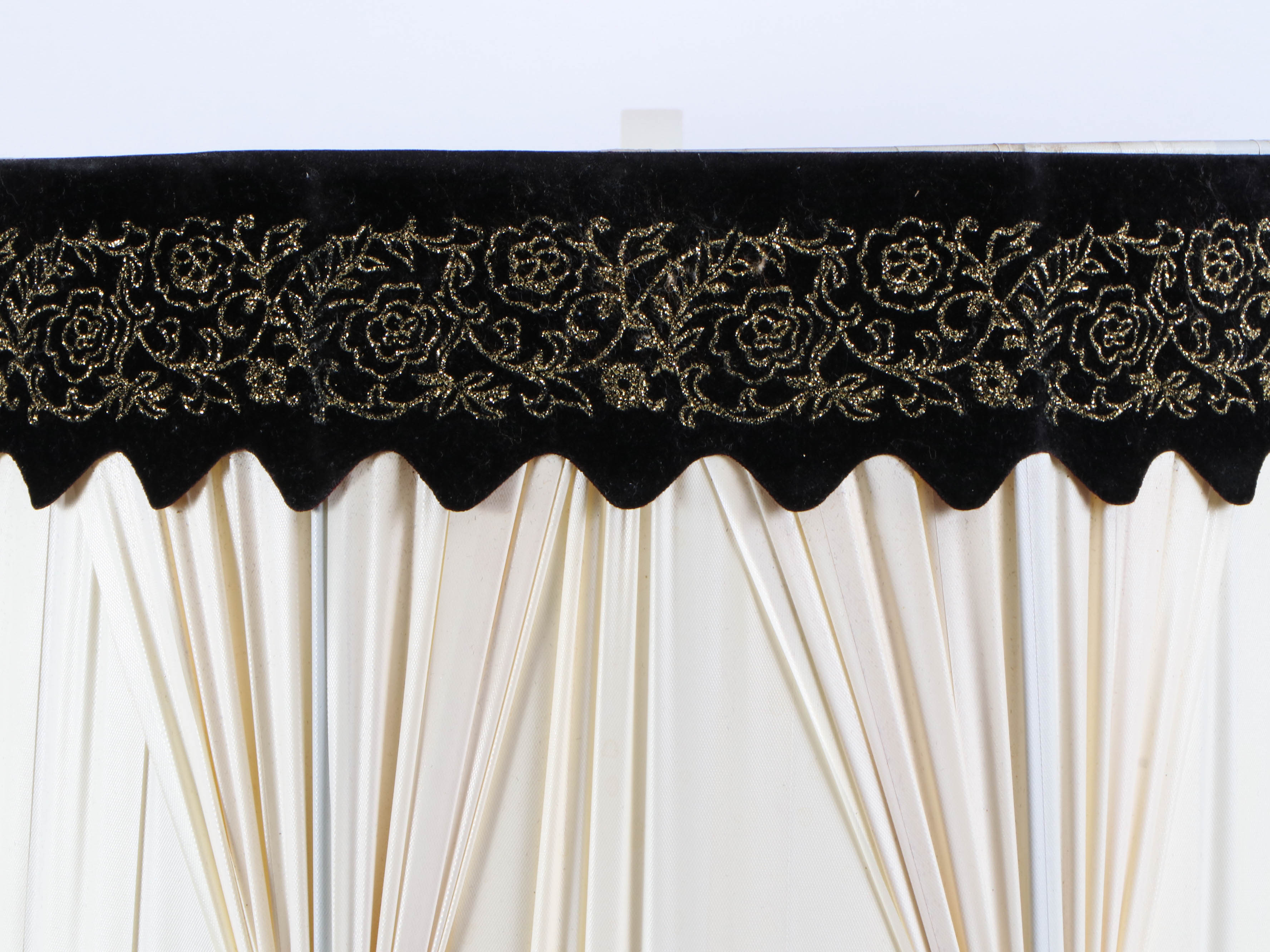 Porcelain Japanese Figure Music Box Lamp with Vase, Mid-Late 20th Century