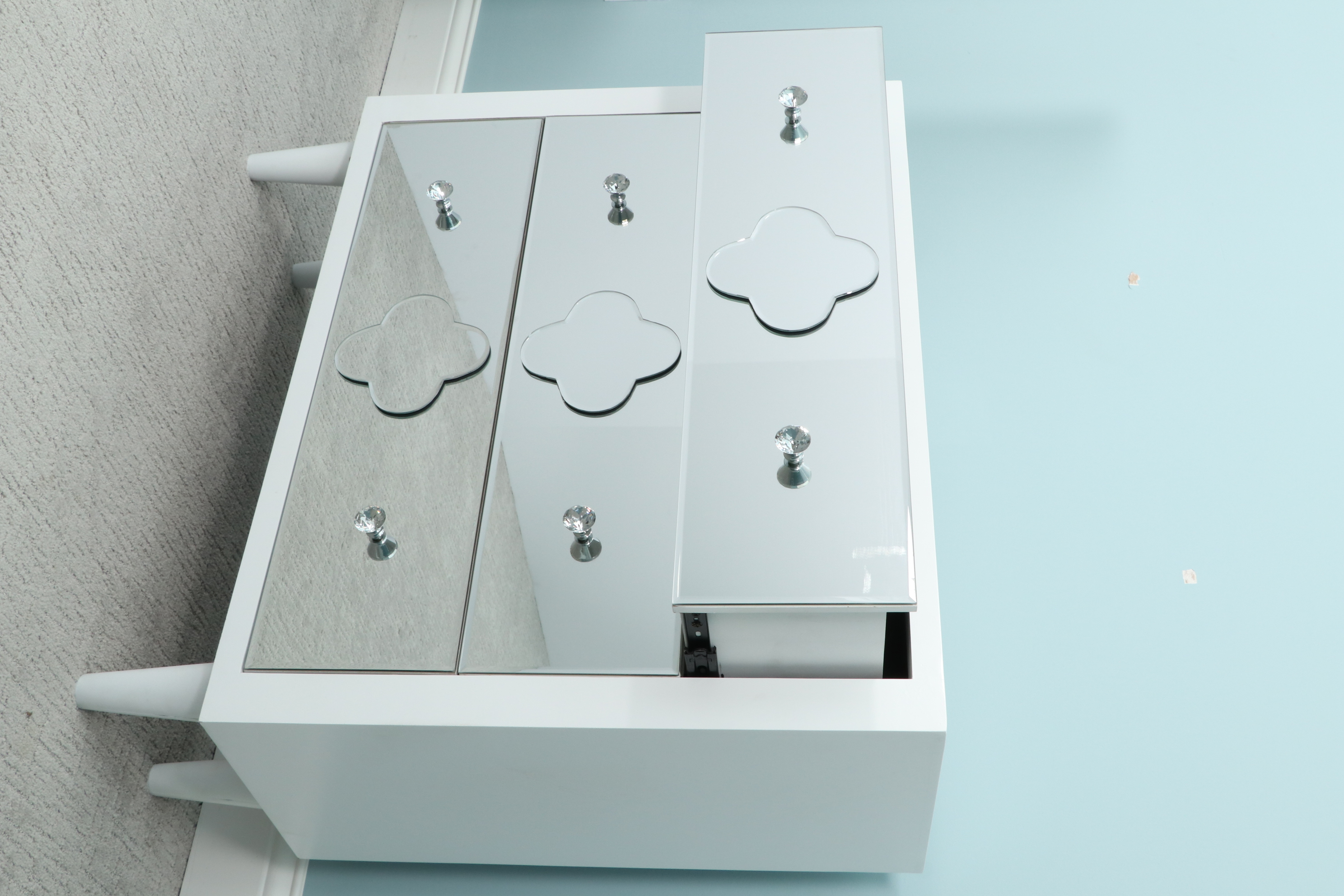 Modern Chest of Drawers with Mirrored Drawer Fronts