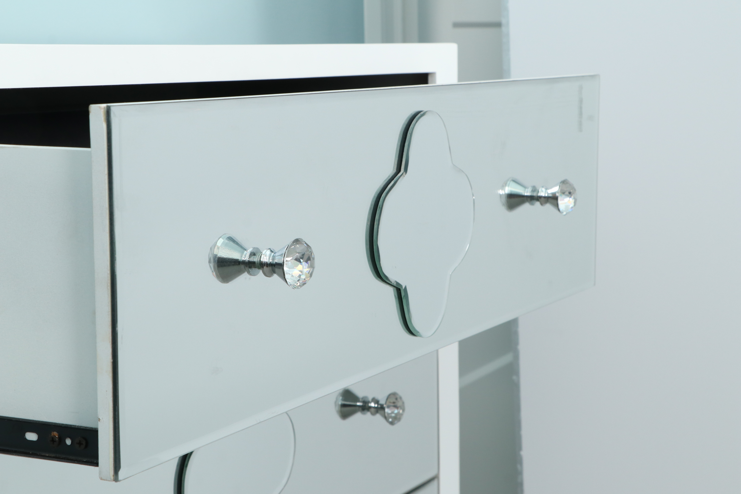 Modern Chest of Drawers with Mirrored Drawer Fronts