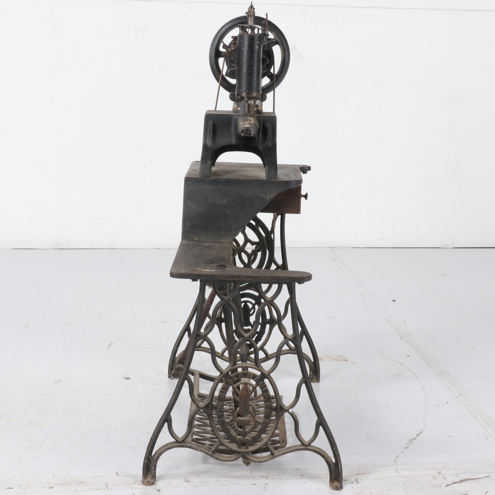 Singer 294 Leather and Patching Sewing Machine with Cast Iron Table