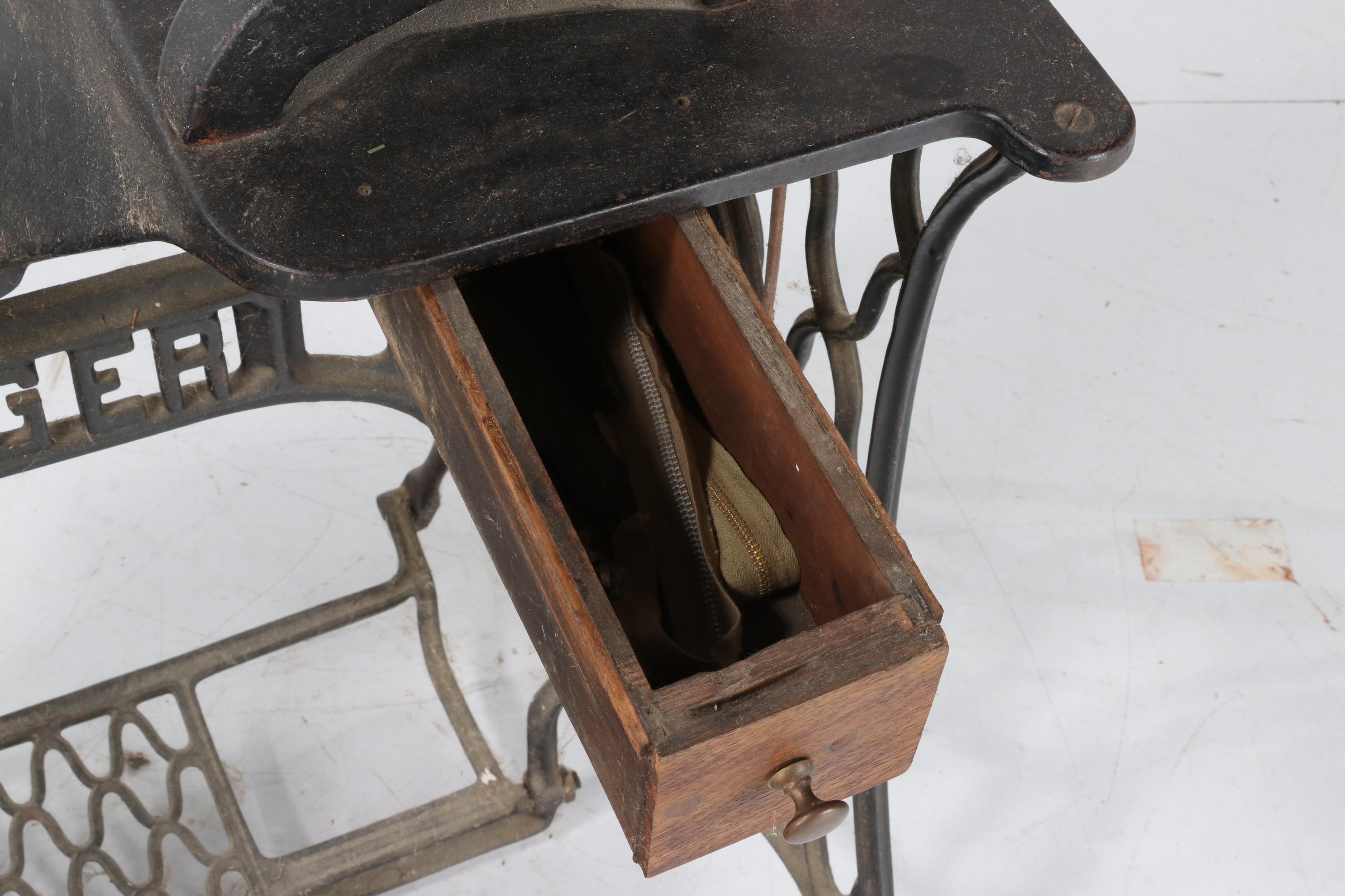 Singer 294 Leather and Patching Sewing Machine with Cast Iron Table