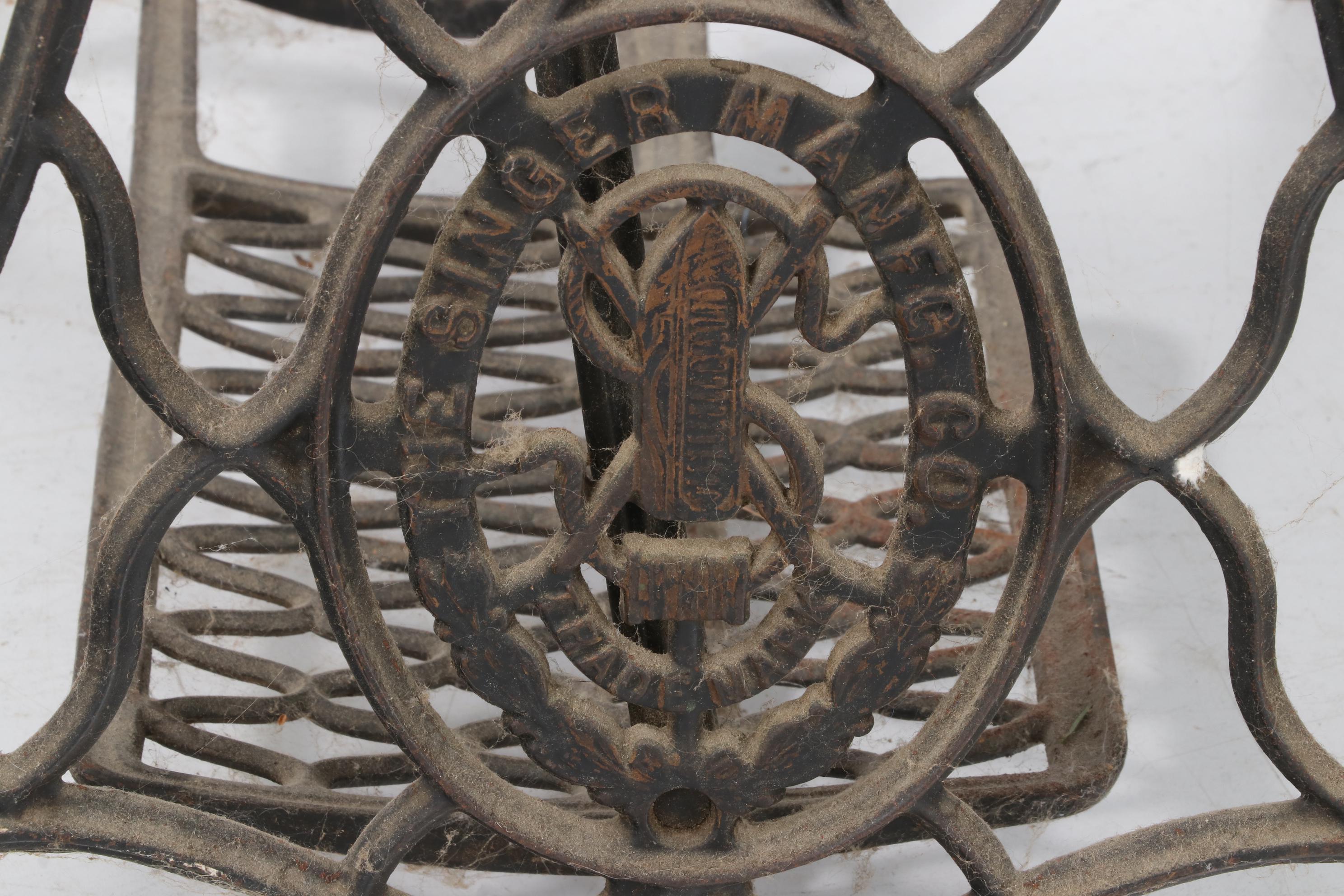 Singer 294 Leather and Patching Sewing Machine with Cast Iron Table