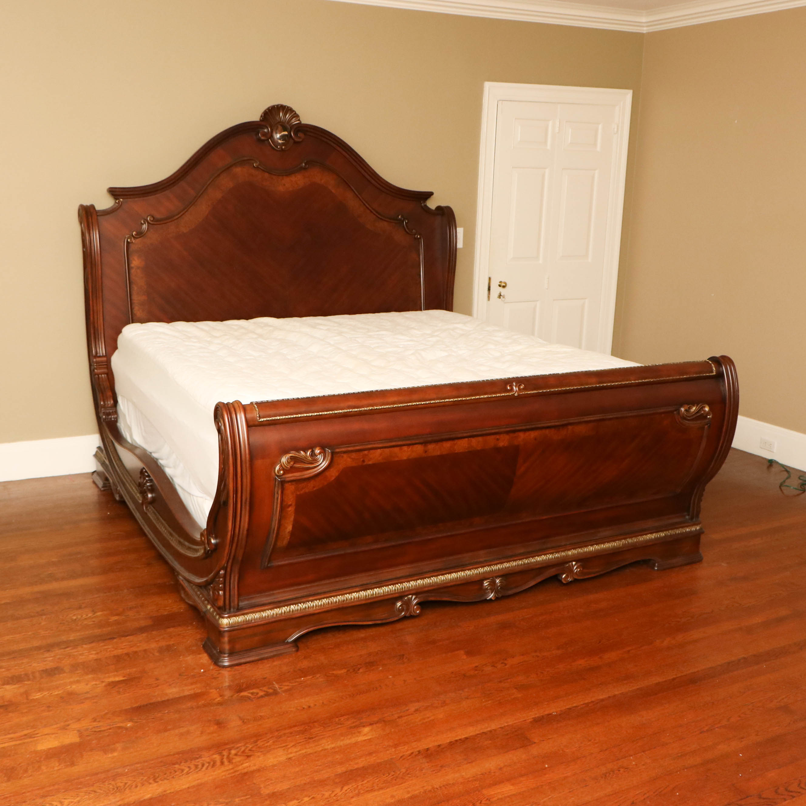 Michael Amini Bella Veneto "Eastern King" Sleigh Bed, King