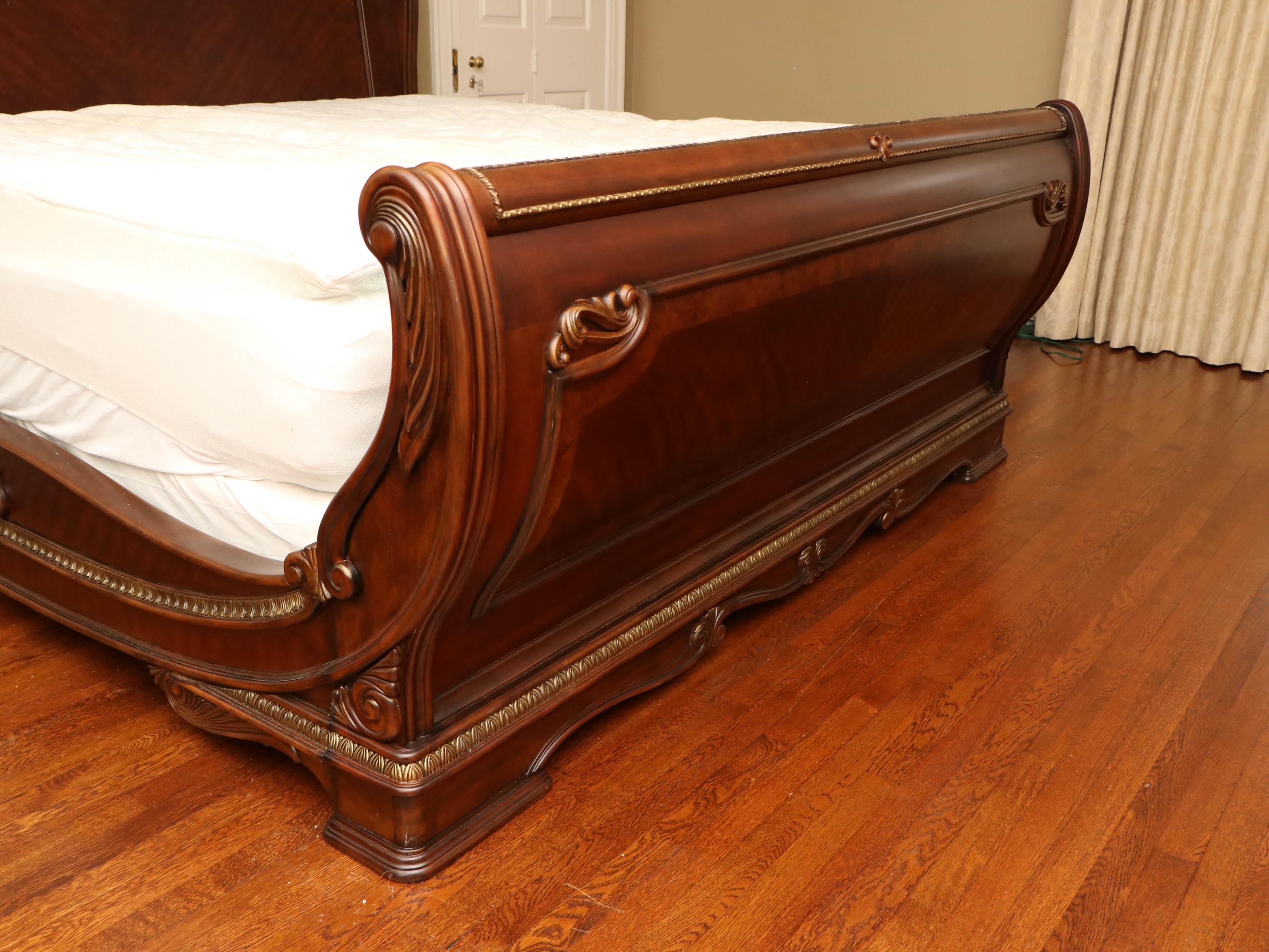 Michael Amini Bella Veneto "Eastern King" Sleigh Bed, King