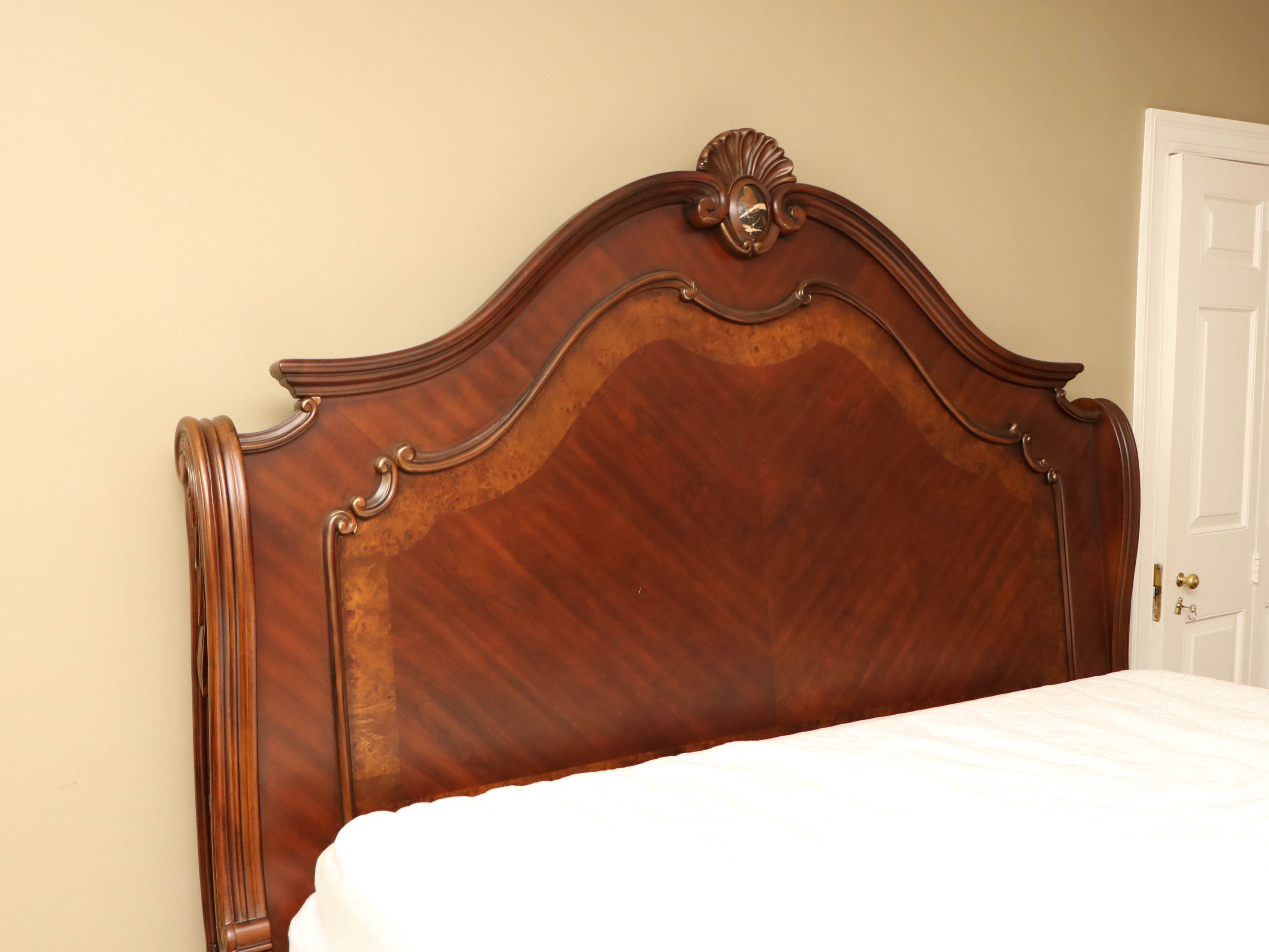 Michael Amini Bella Veneto "Eastern King" Sleigh Bed, King