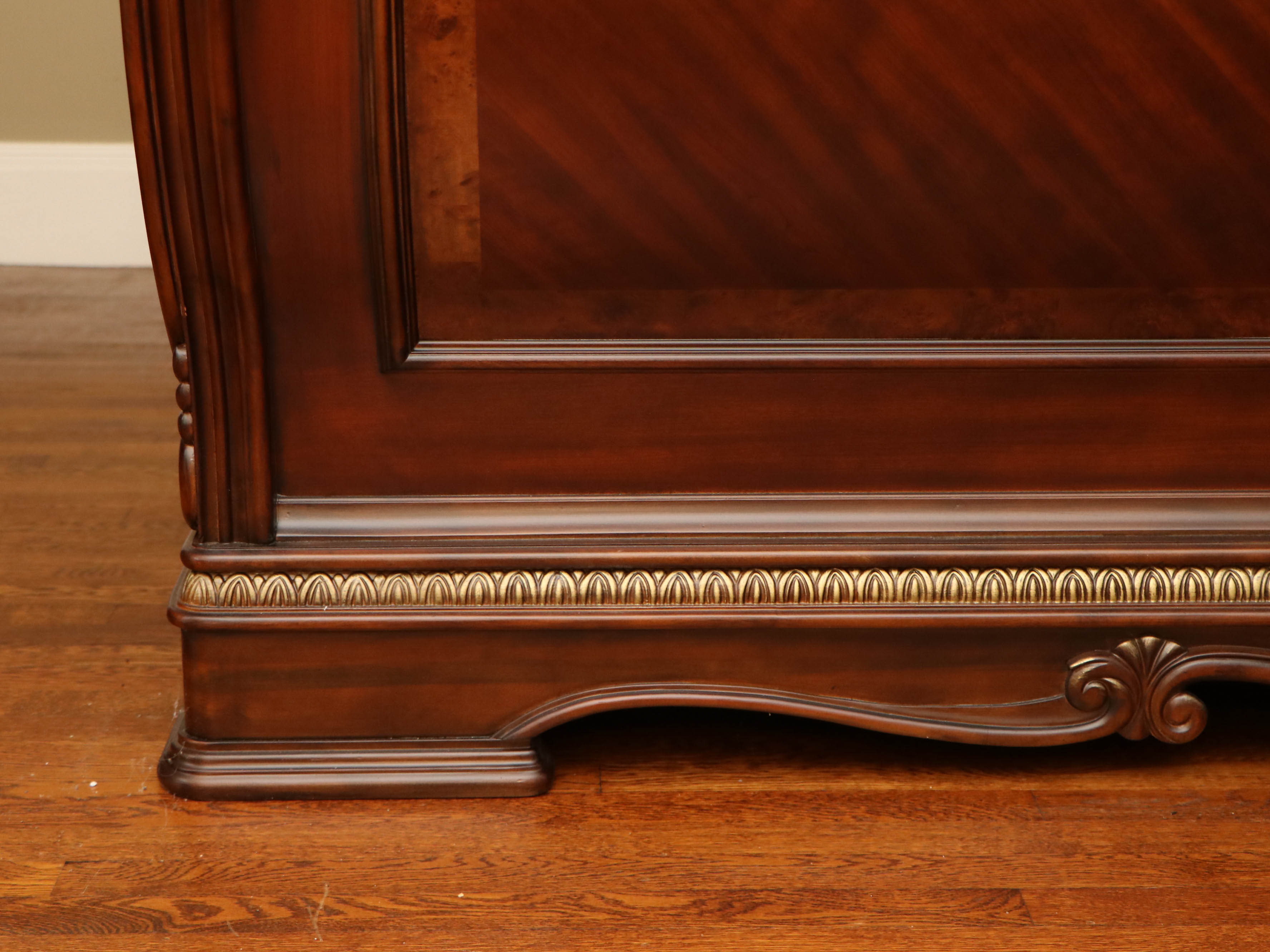 Michael Amini Bella Veneto "Eastern King" Sleigh Bed, King