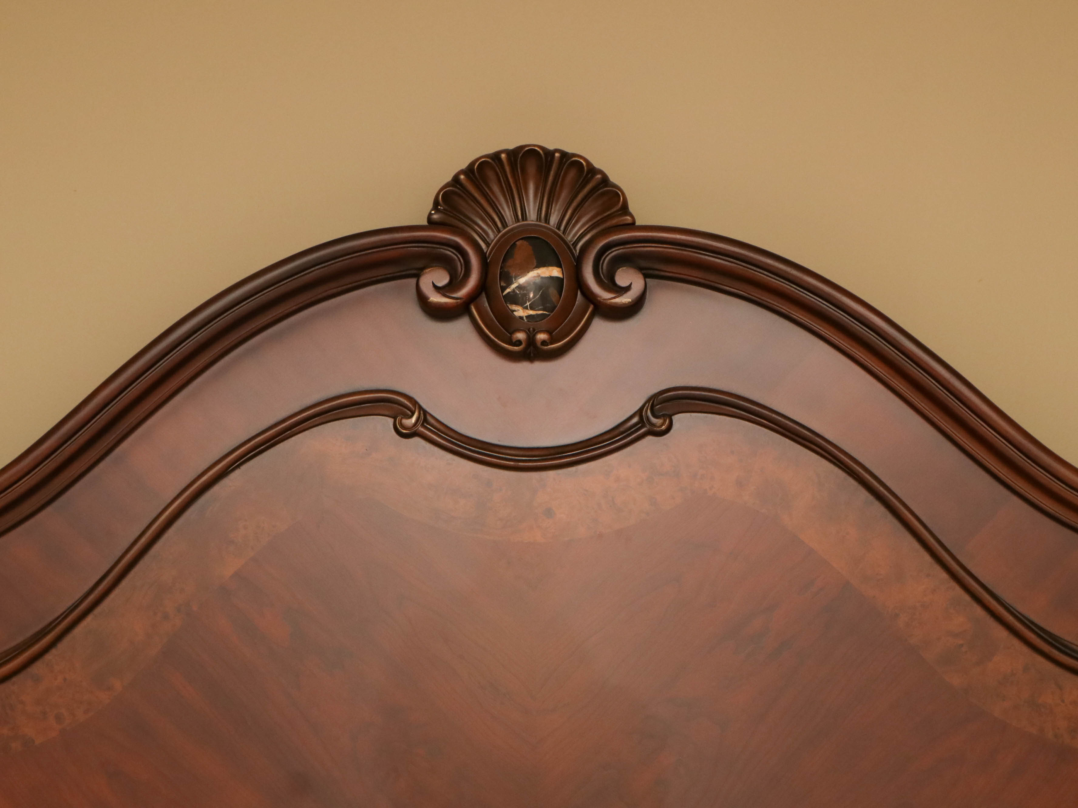 Michael Amini Bella Veneto "Eastern King" Sleigh Bed, King