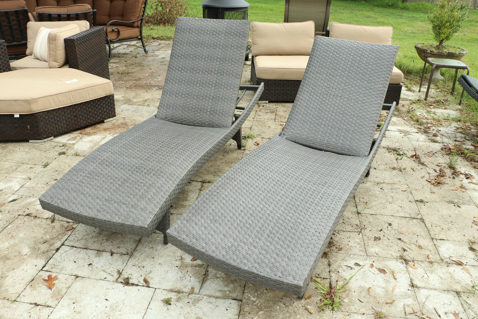 Resin Wicker Chaise Lounge Chairs