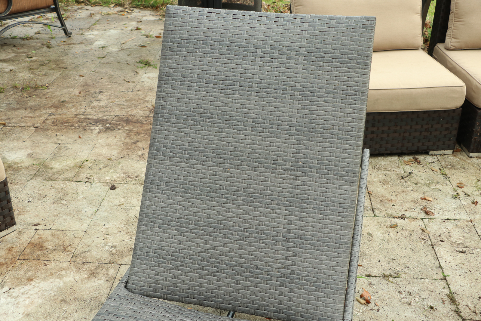 Resin Wicker Chaise Lounge Chairs