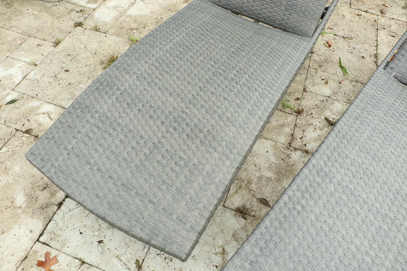 Resin Wicker Chaise Lounge Chairs