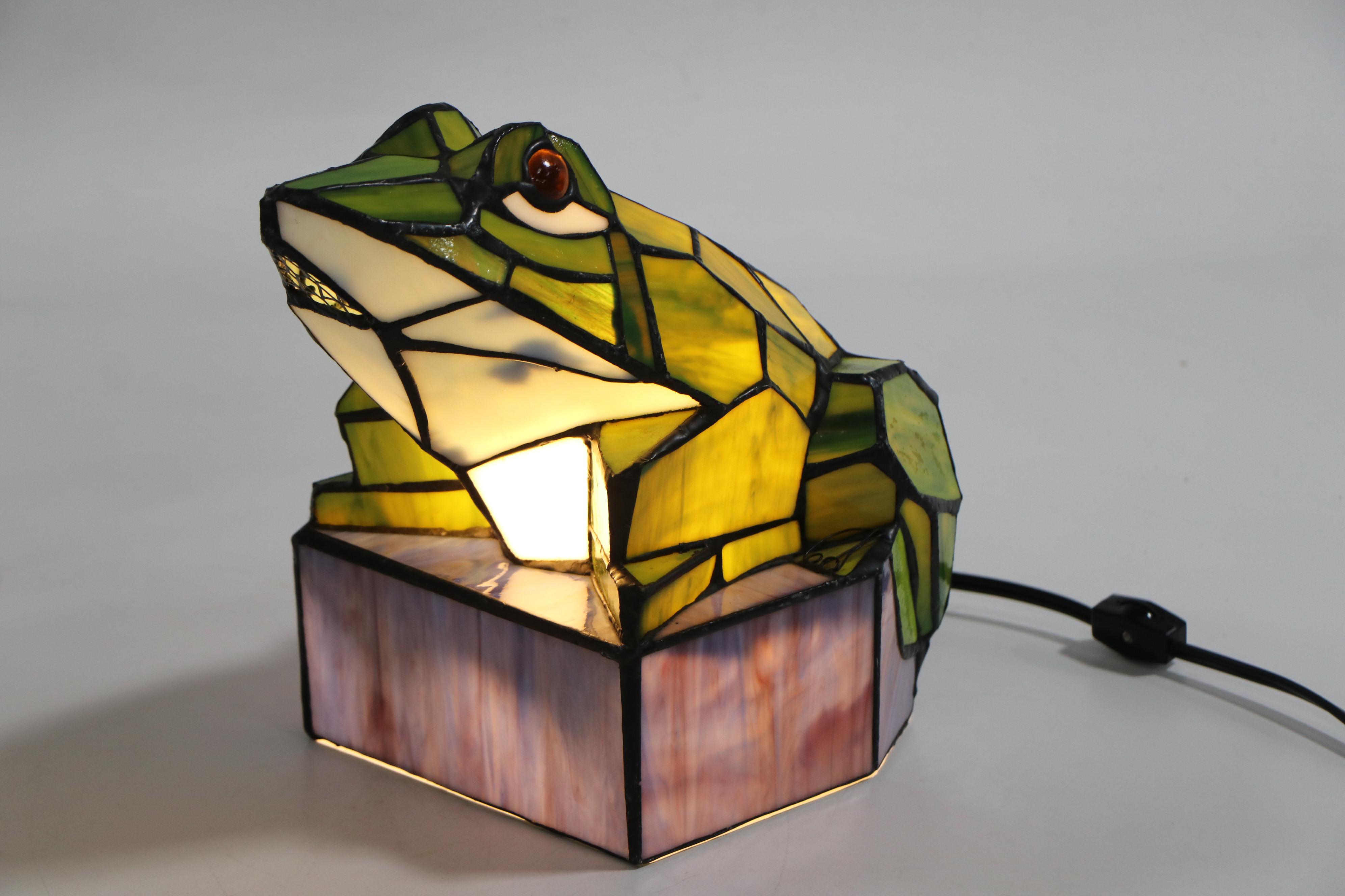 Stained Glass Frog Accent Lamp