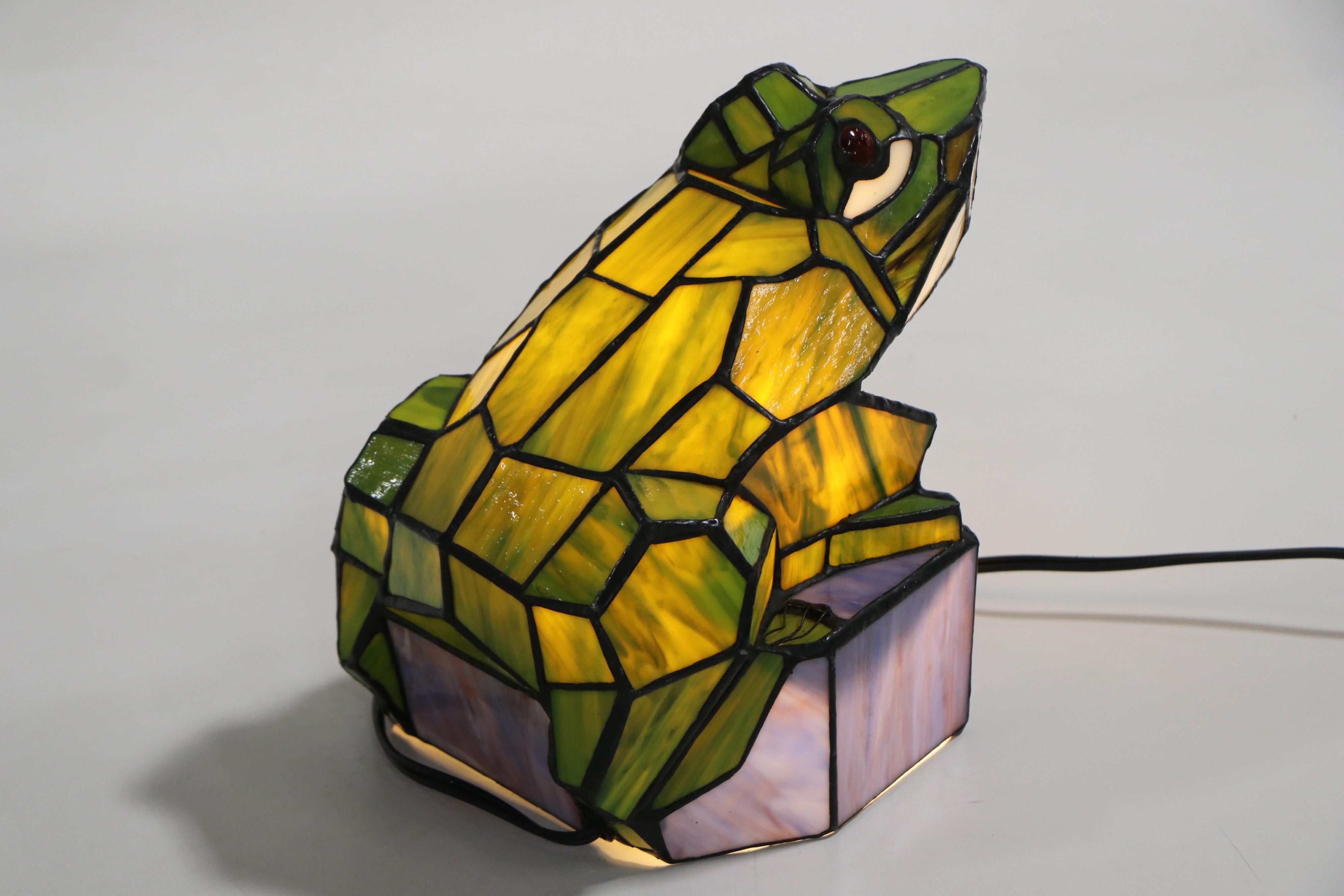 Stained Glass Frog Accent Lamp