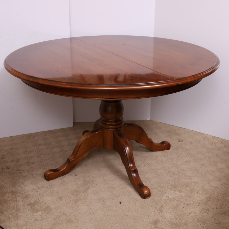 American Colonial Style Maple Round Dining Table, Late 20th Century