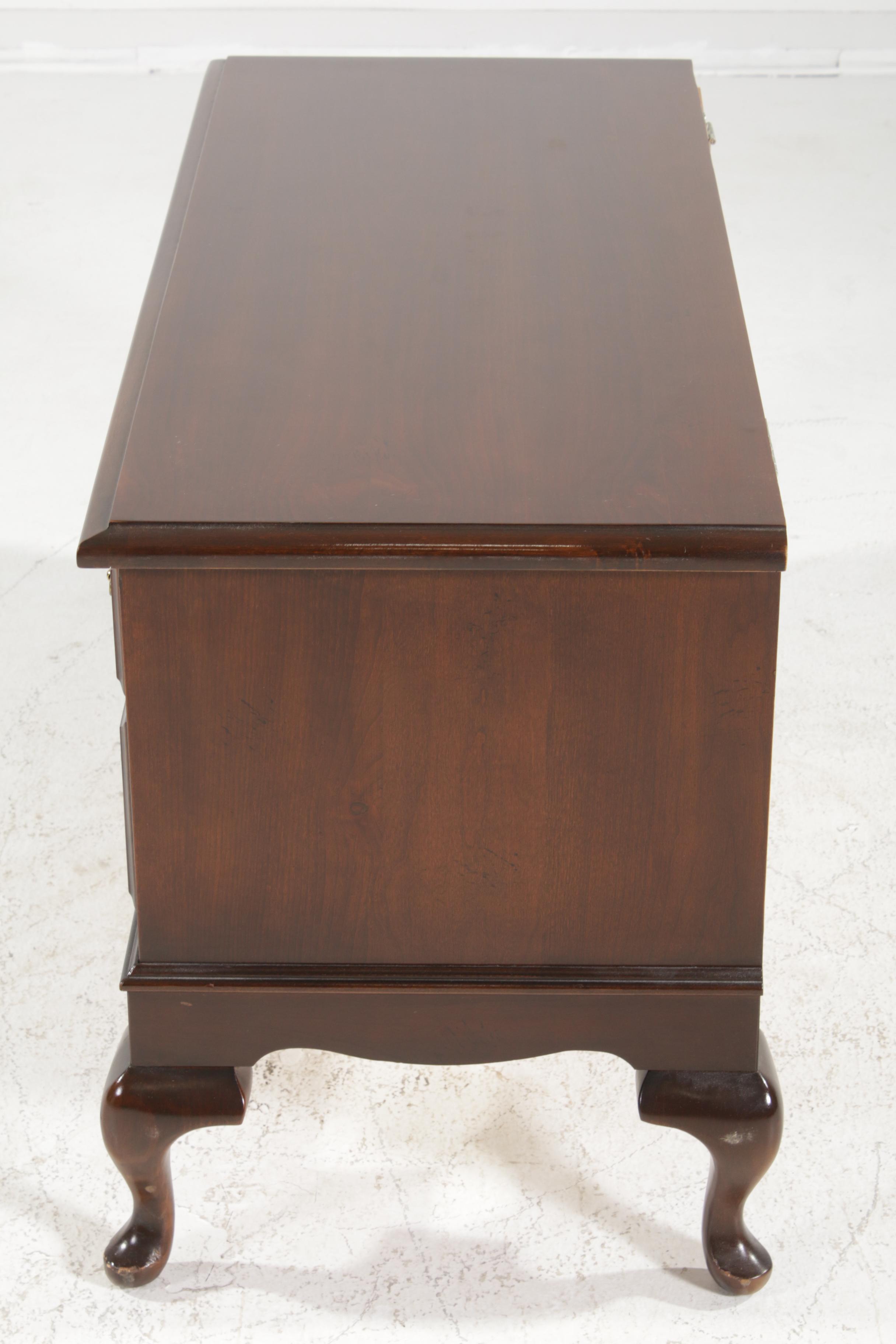 Lane Aromatite Queen Anne Style Cedar Chest