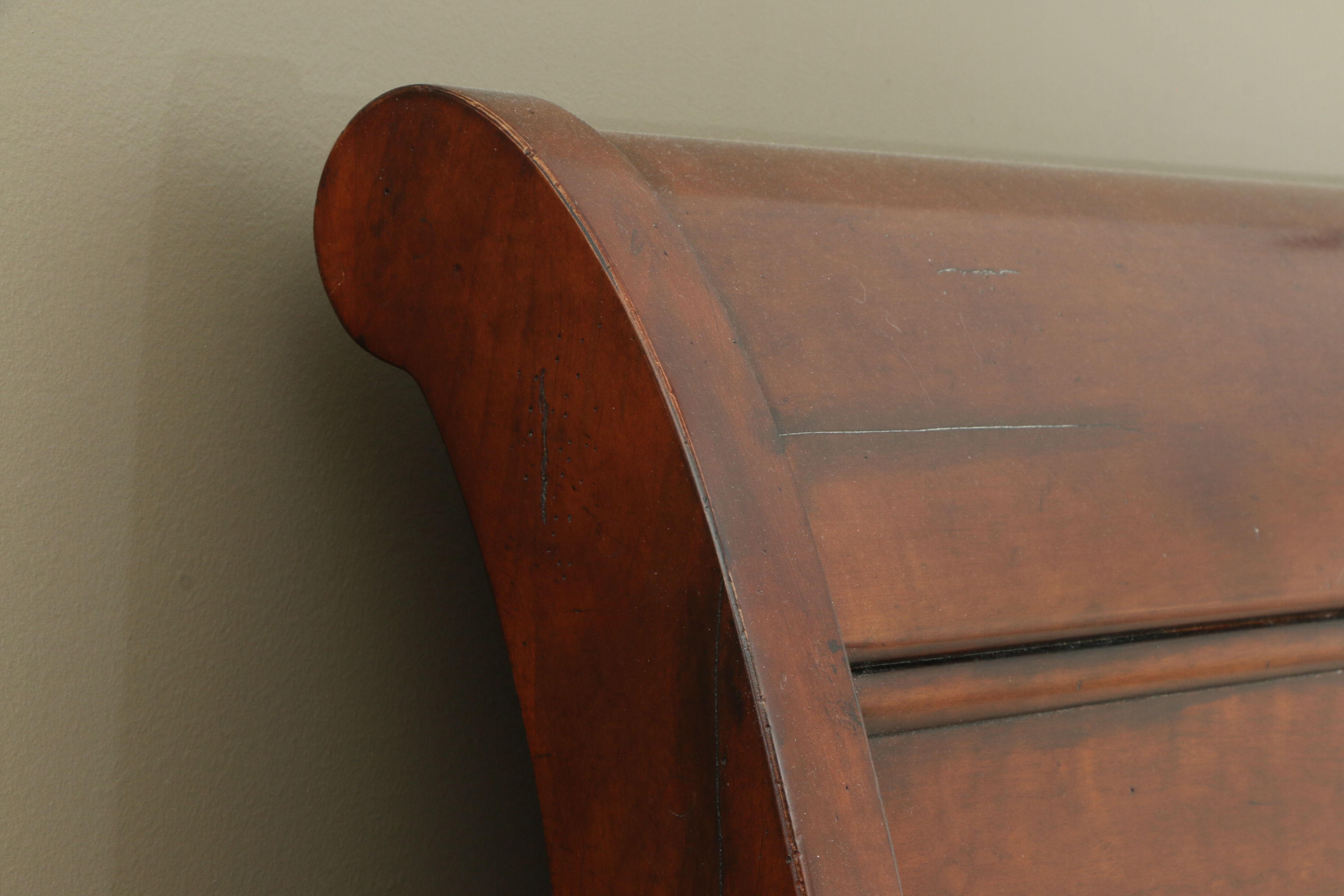 Henredon Mahogany Stained King Size Sleigh Bed Frame