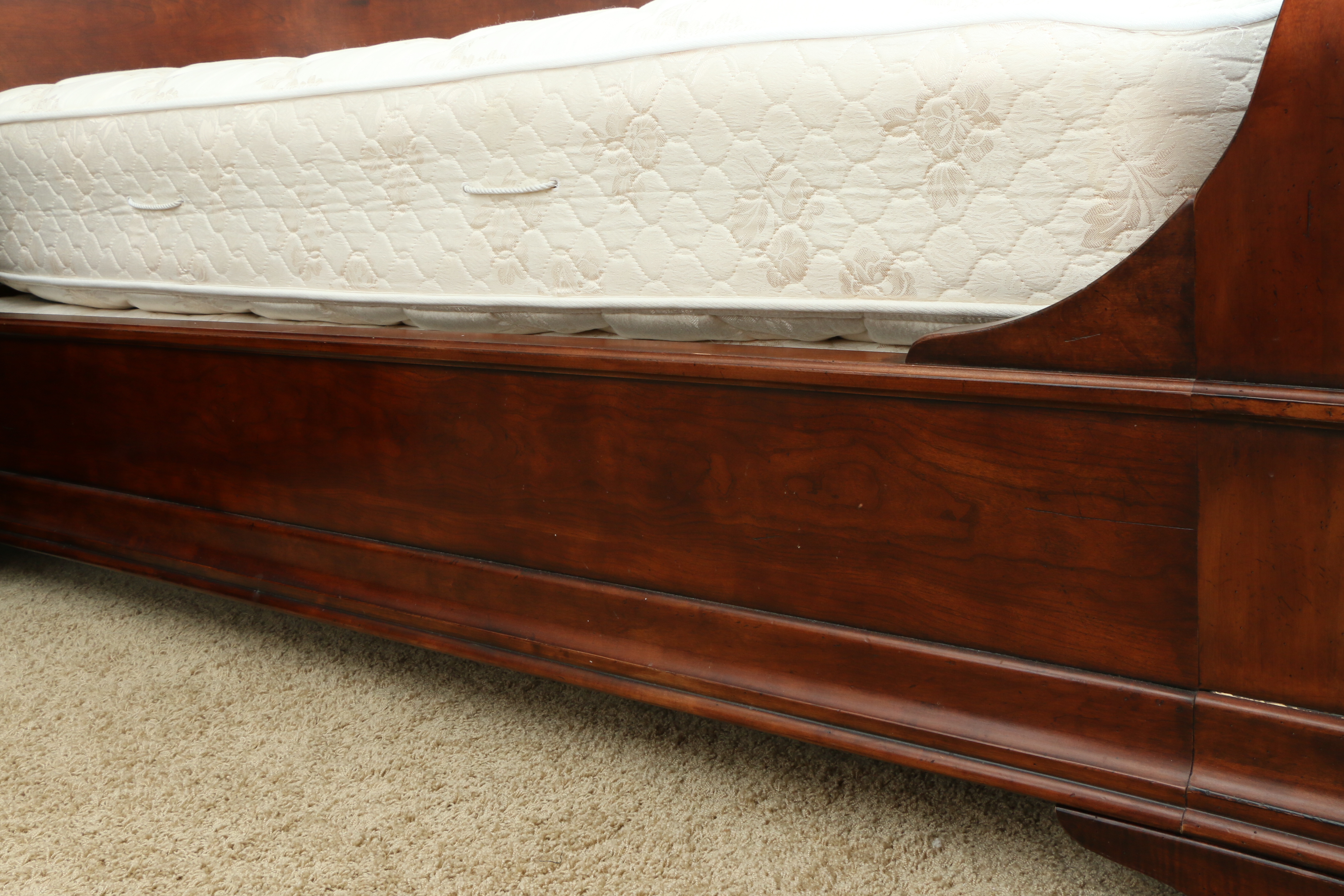 Henredon Mahogany Stained King Size Sleigh Bed Frame