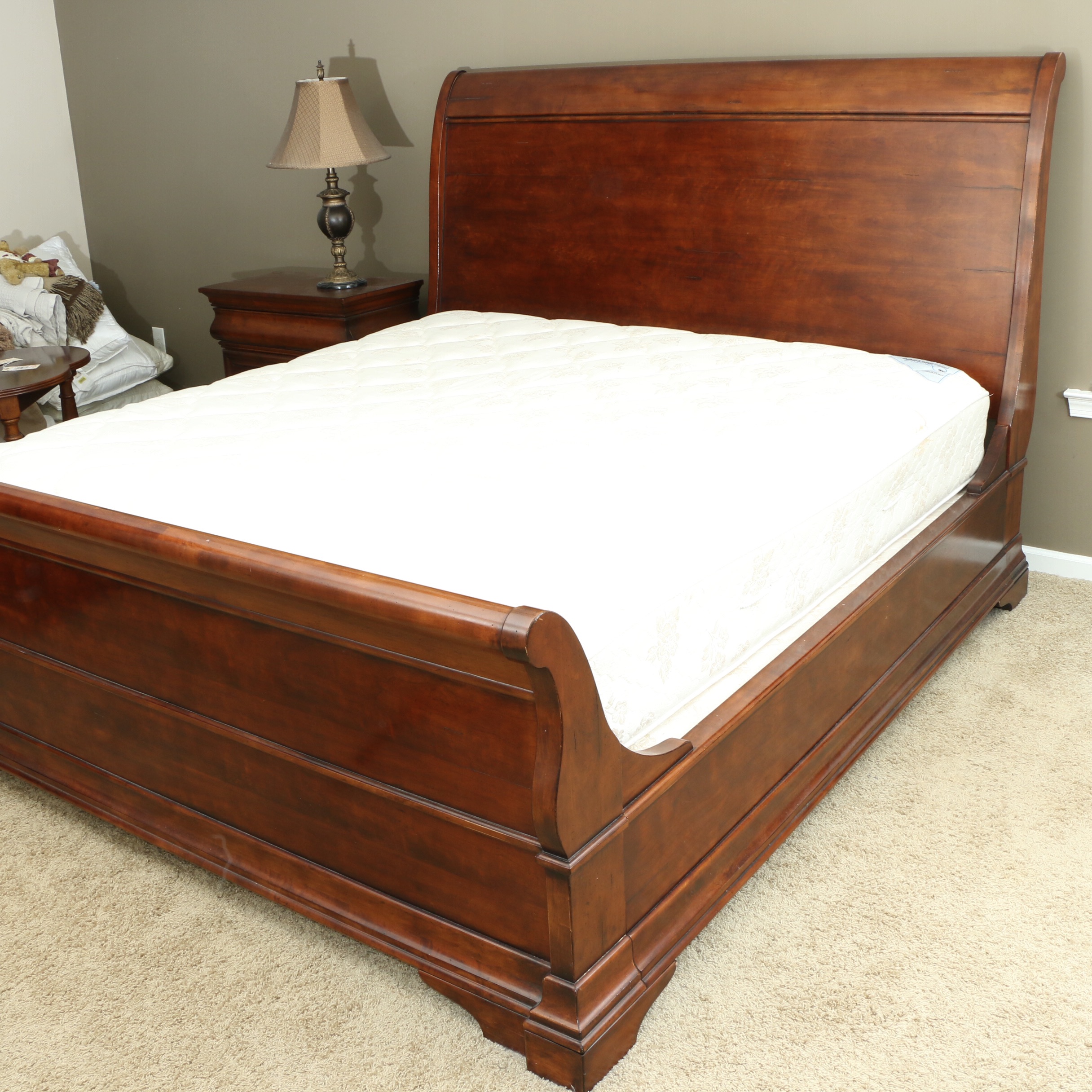 Henredon Mahogany Stained King Size Sleigh Bed Frame