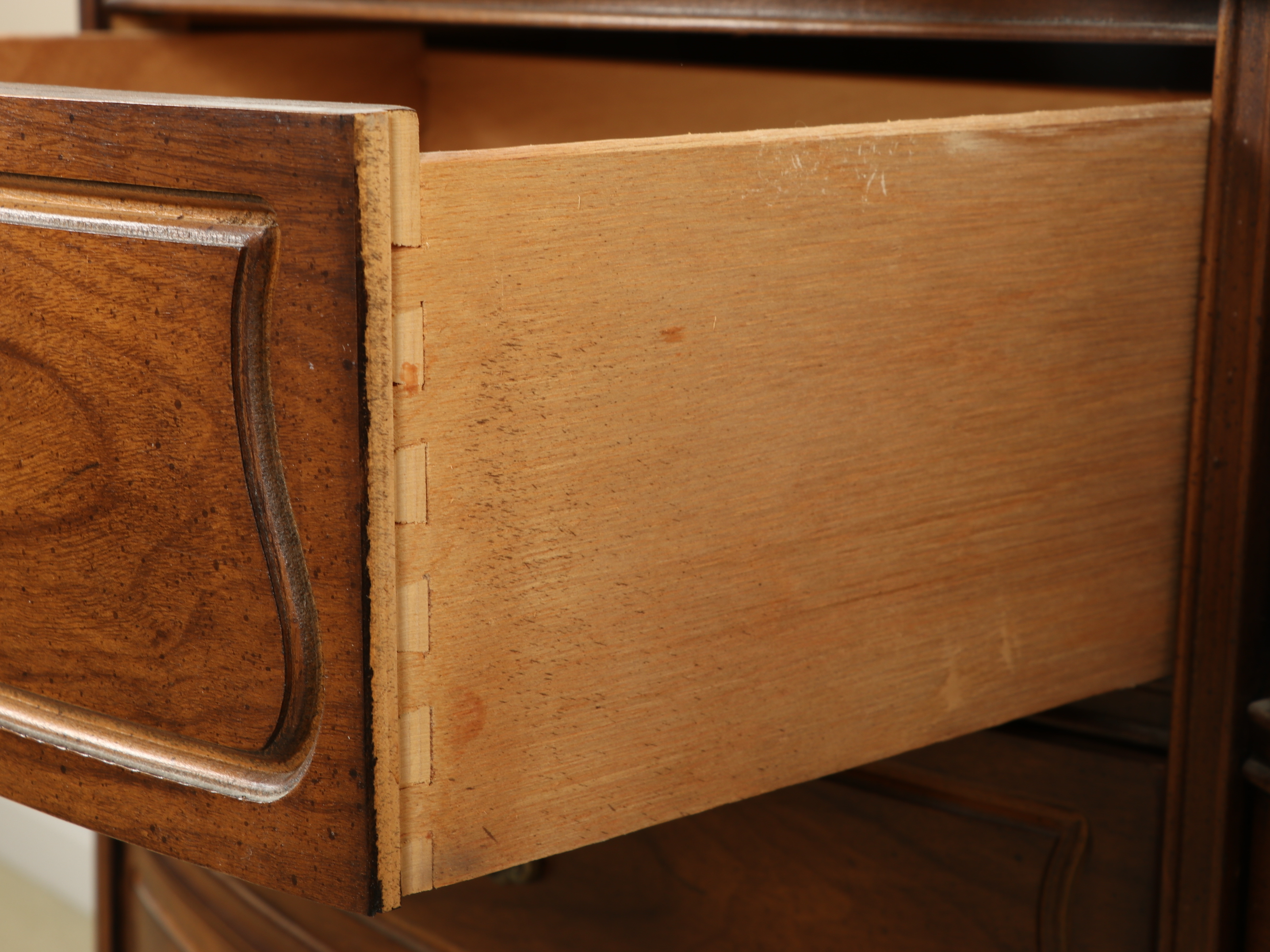 Broyhill French Provincial Louis XV Style Dresser with Mirror, Late 20th Century