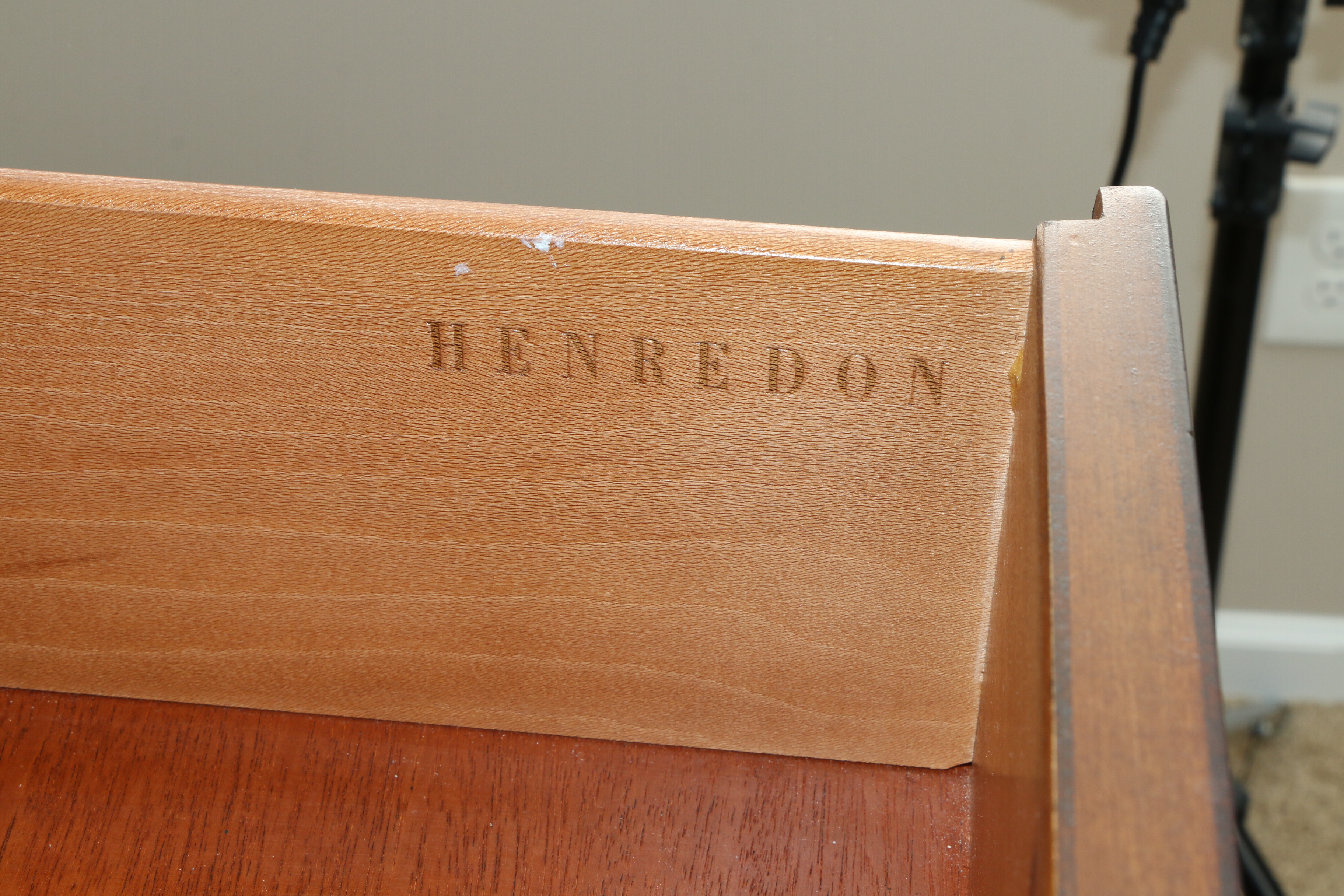 Henredon George III Style Mahogany-Stained Wood Entertainment Cabinet