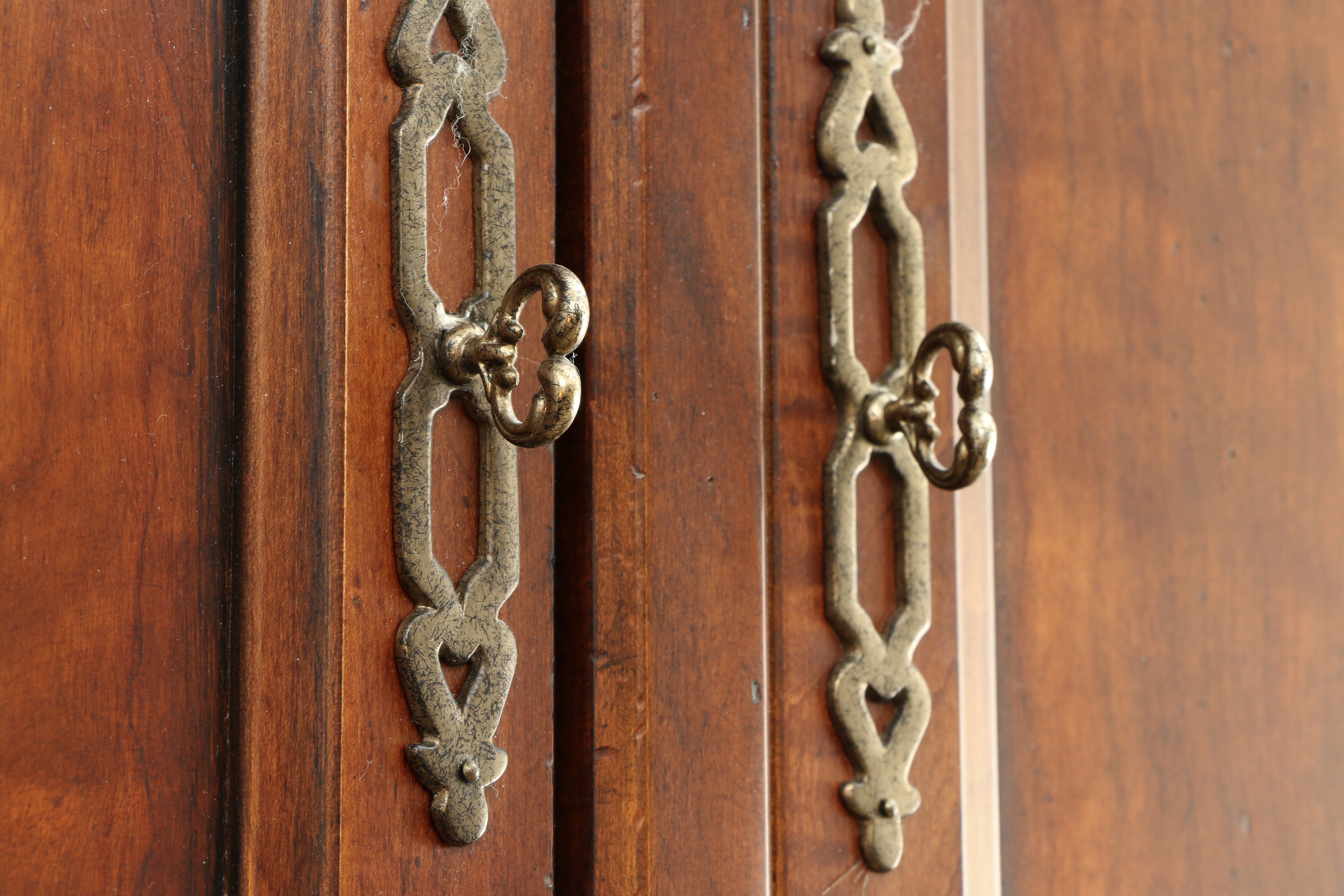 Henredon George III Style Mahogany-Stained Wood Entertainment Cabinet