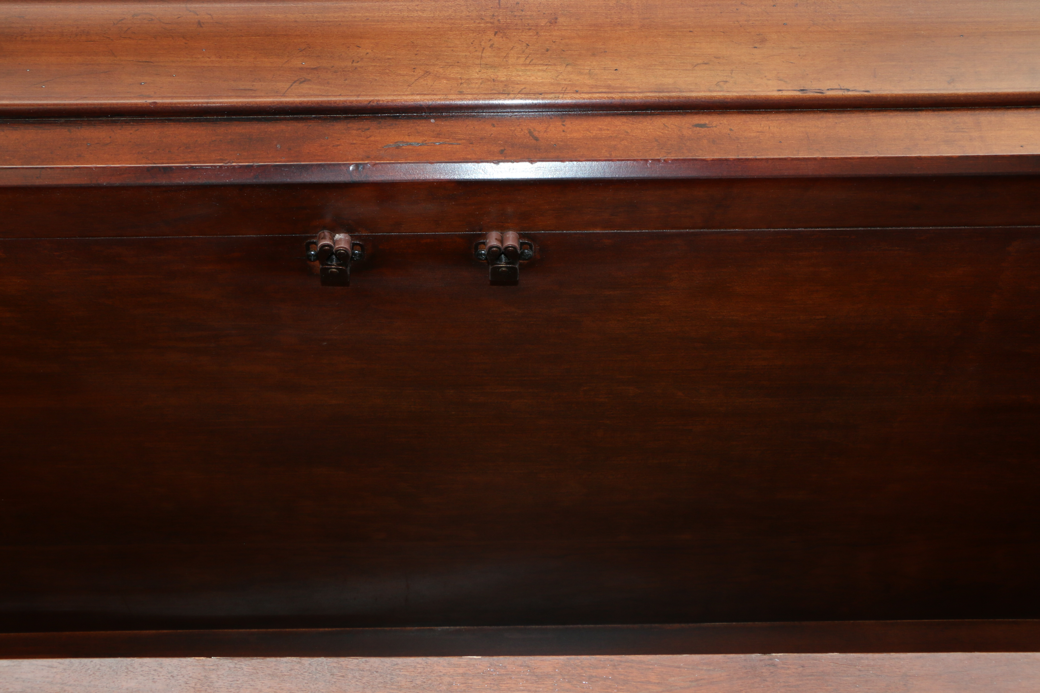 Henredon George III Style Mahogany-Stained Wood Entertainment Cabinet