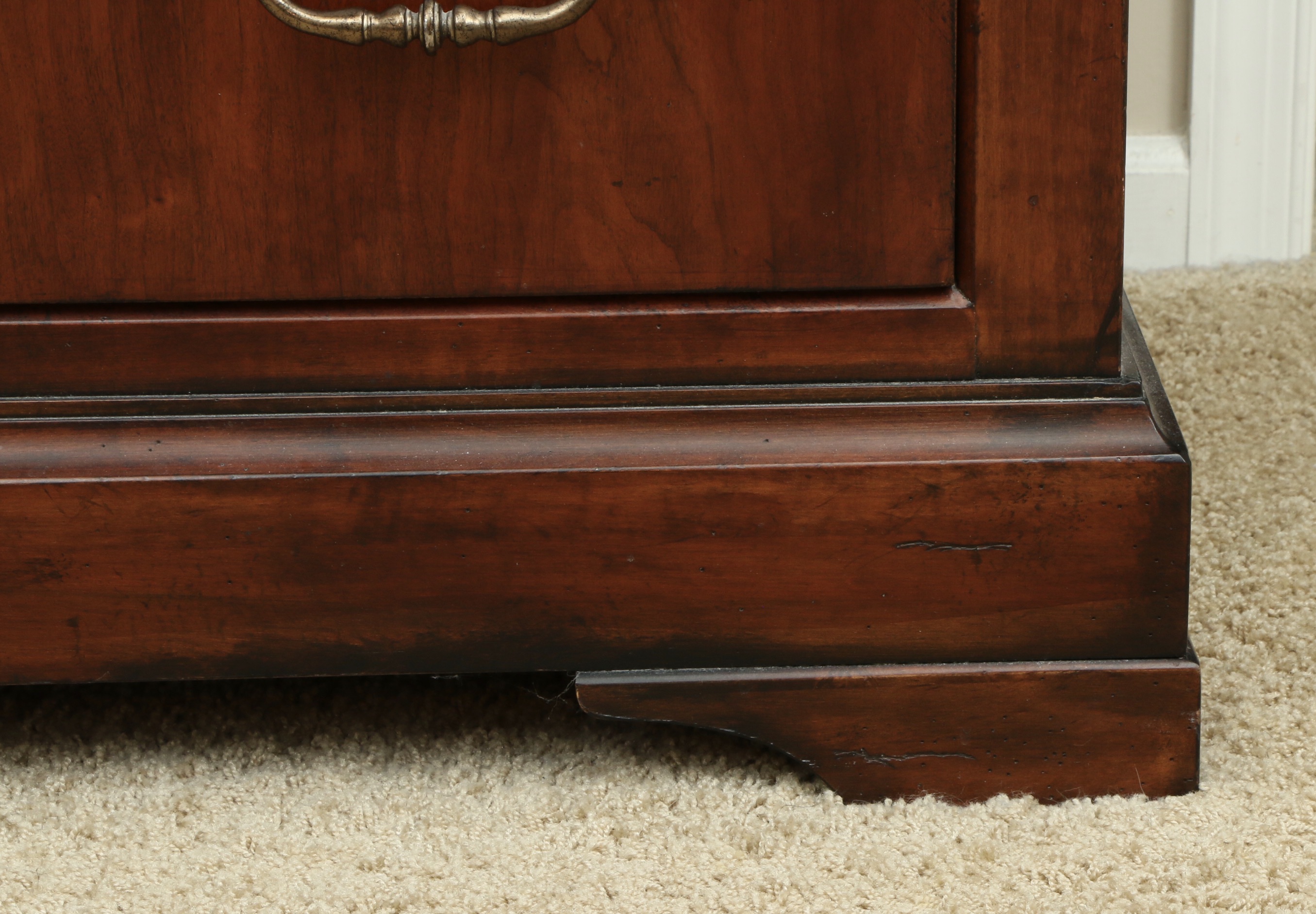 Henredon George III Style Mahogany-Stained Wood Entertainment Cabinet