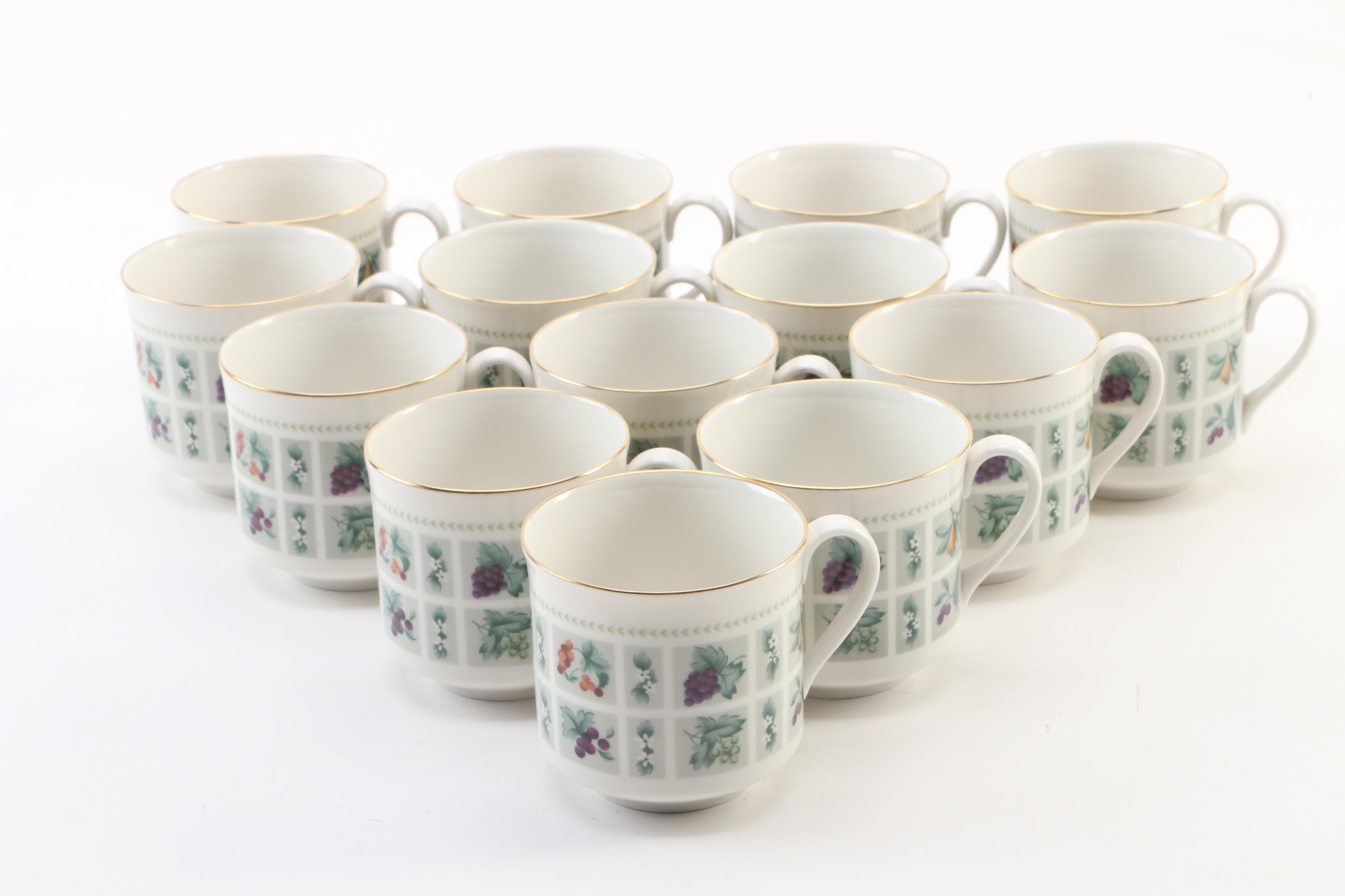 English Royal Doulton Ceramic "Tapestry" Dinnerware Set, Late 20th Century