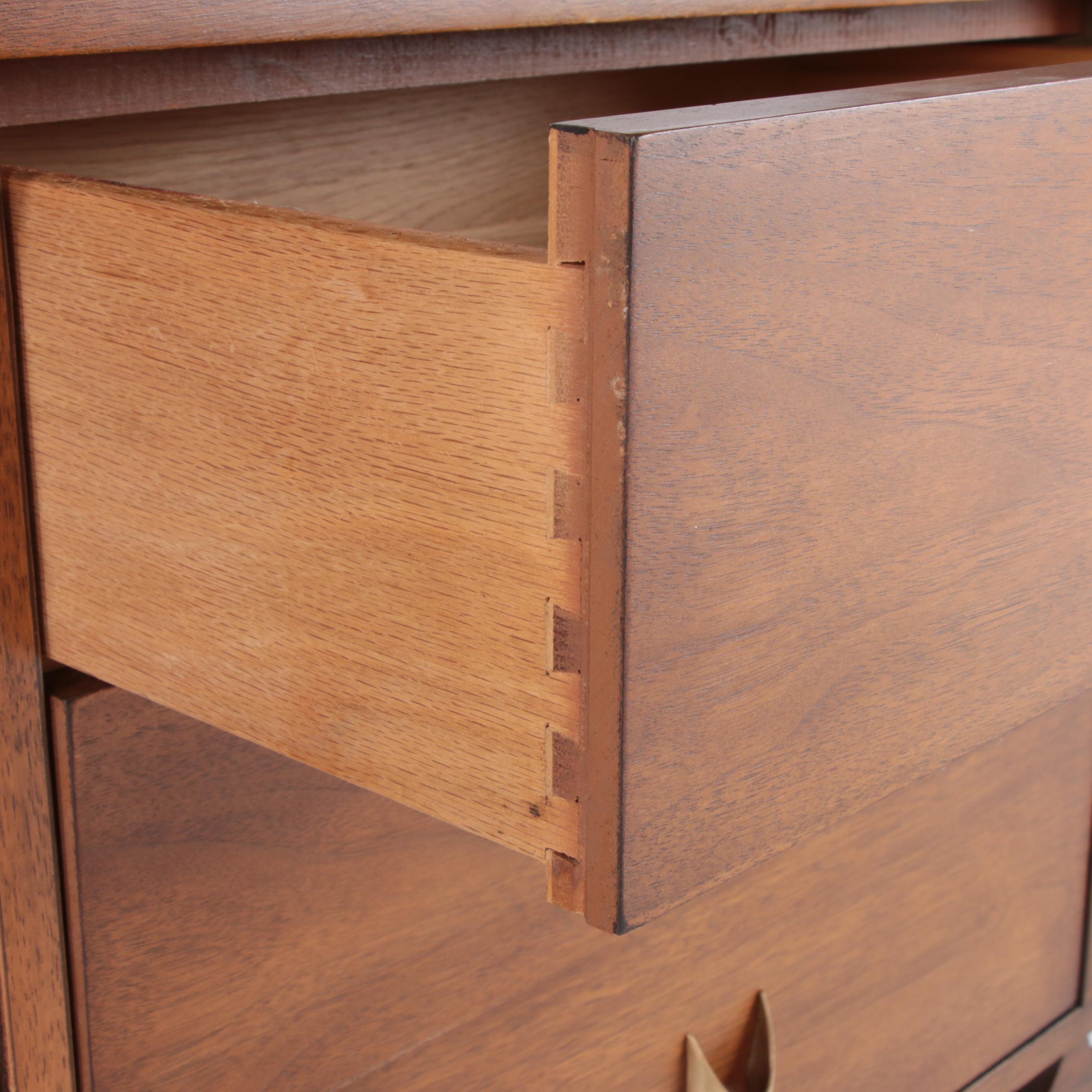 Broyhill Mid Century Modern Walnut 2-Piece China Cabinet, Mid 20th Century