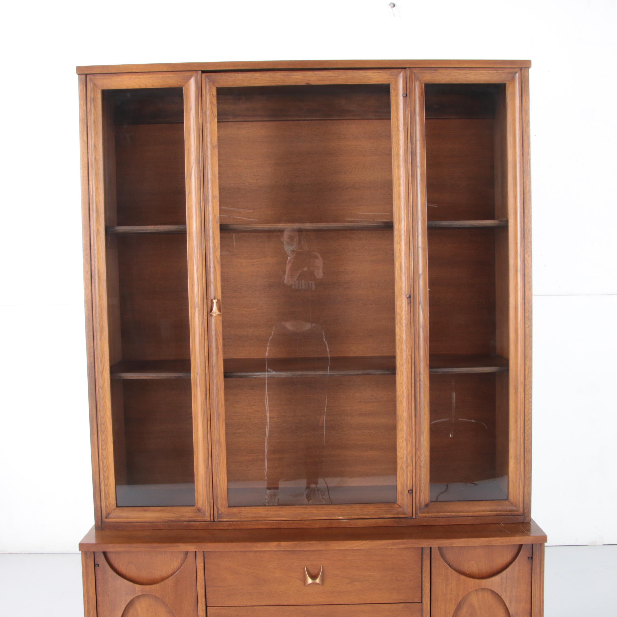Broyhill Mid Century Modern Walnut 2-Piece China Cabinet, Mid 20th Century