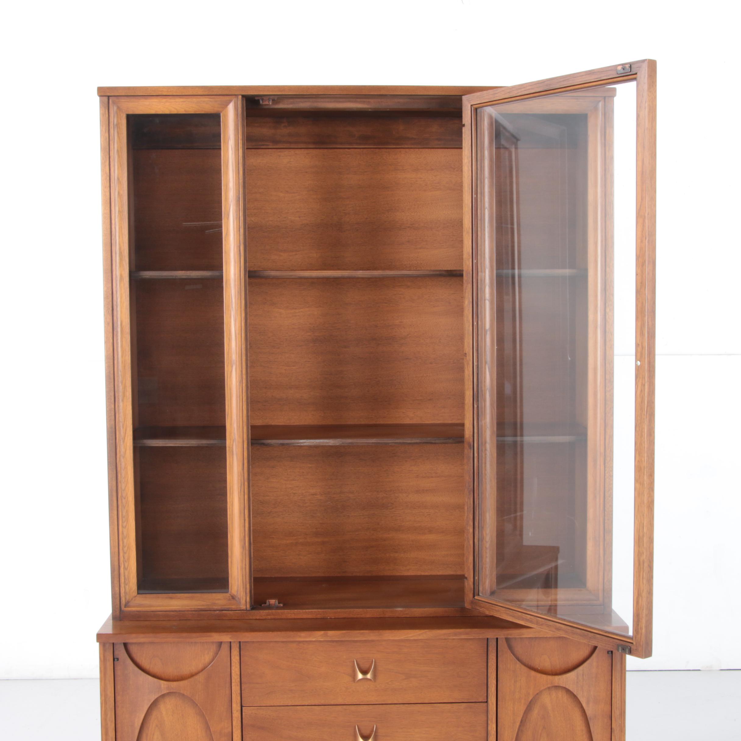 Broyhill Mid Century Modern Walnut 2-Piece China Cabinet, Mid 20th Century