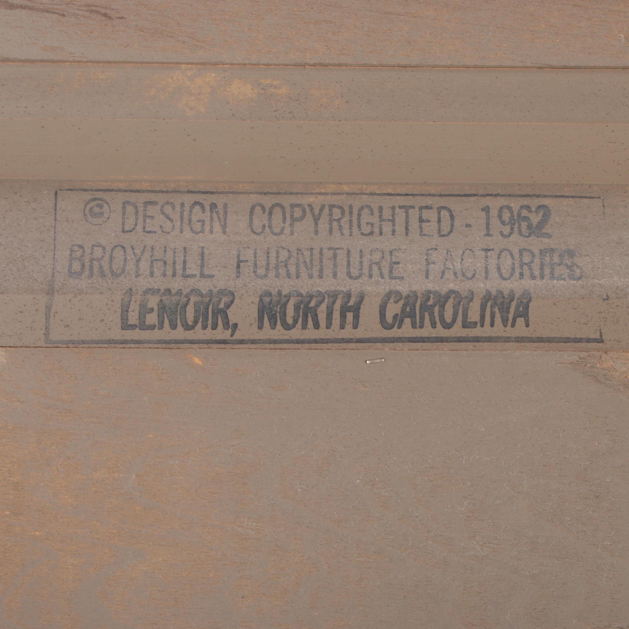 Broyhill Mid Century Modern Walnut 2-Piece China Cabinet, Mid 20th Century