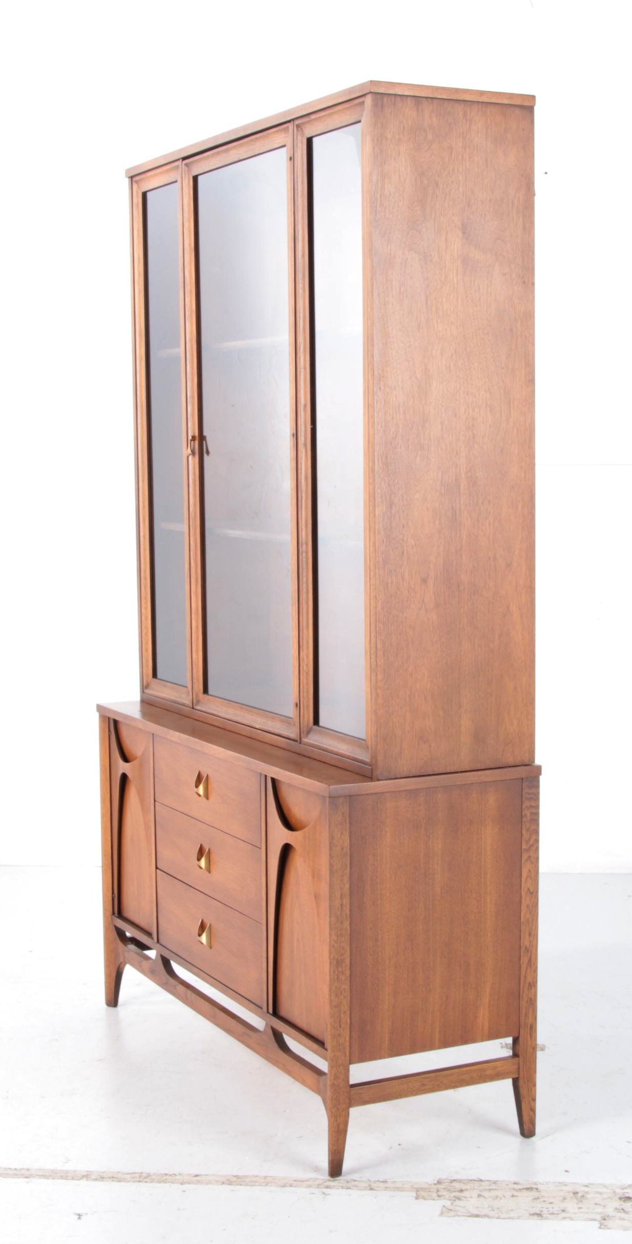 Broyhill Mid Century Modern Walnut 2-Piece China Cabinet, Mid 20th Century