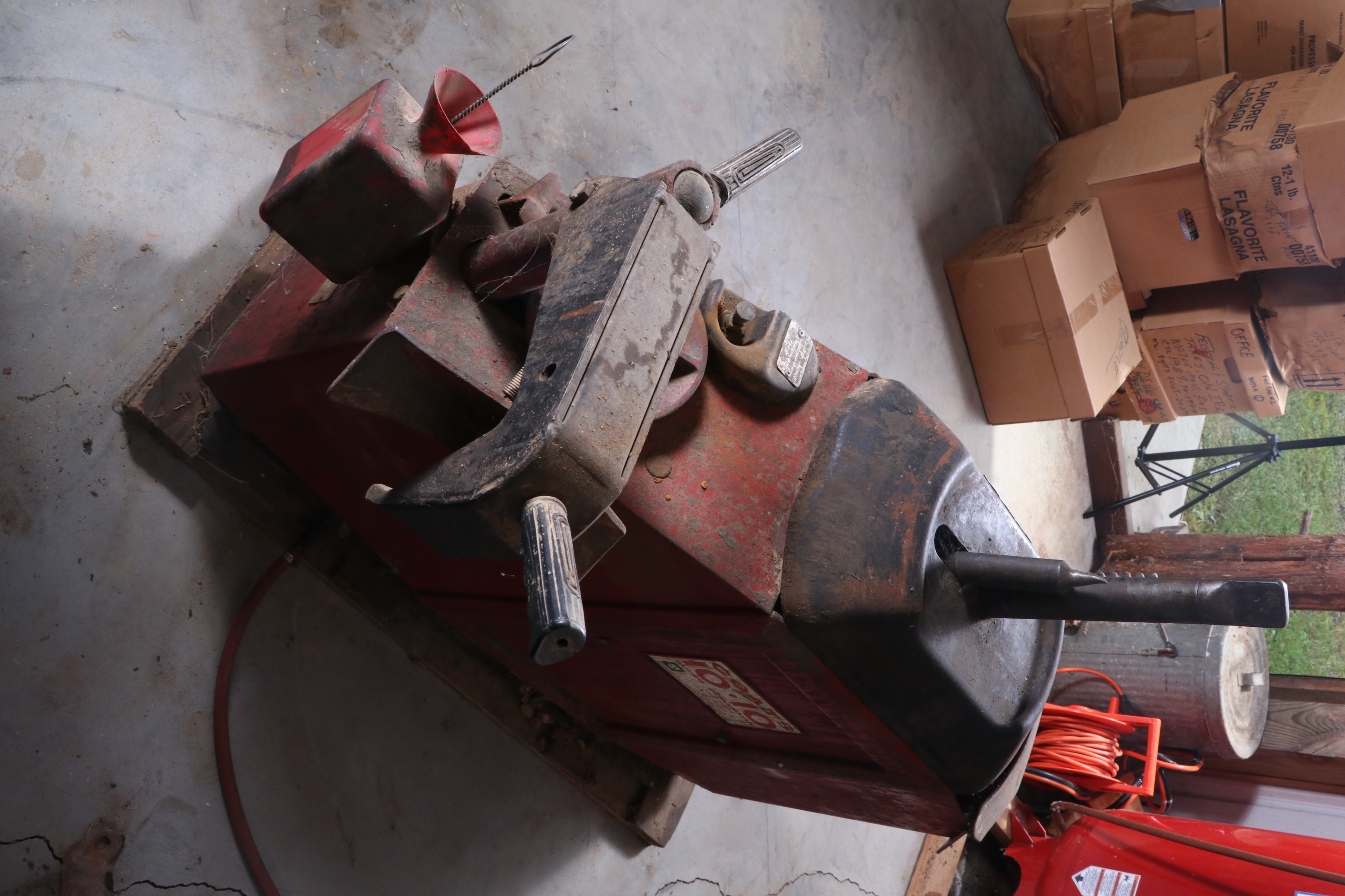 Coats 10-10 "Super Powerman" Pneumatic Vehicle Tire Changer, Accessories