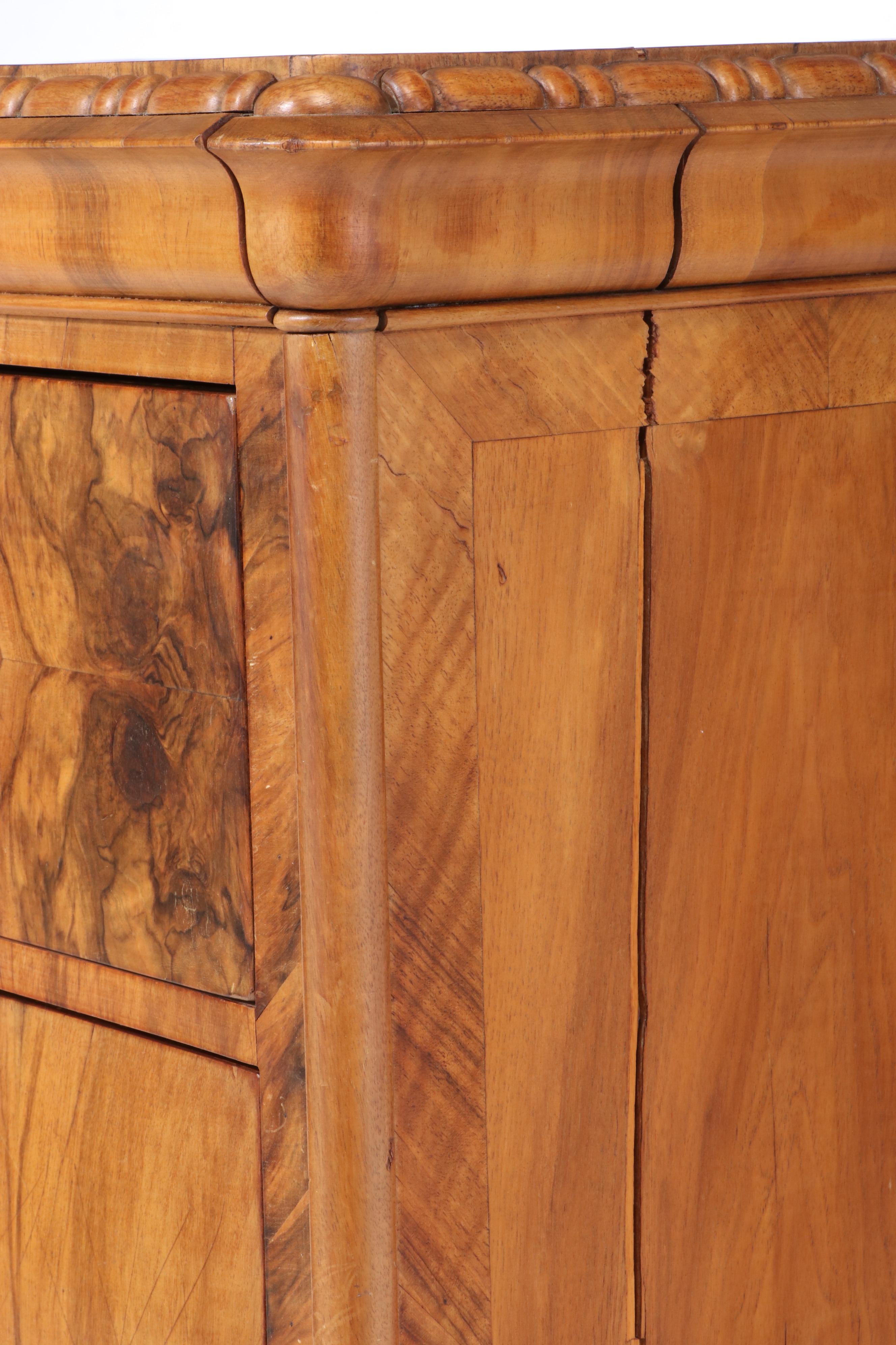 Louis Philippe Figured Walnut Chest of Drawers, Mid-19th Century