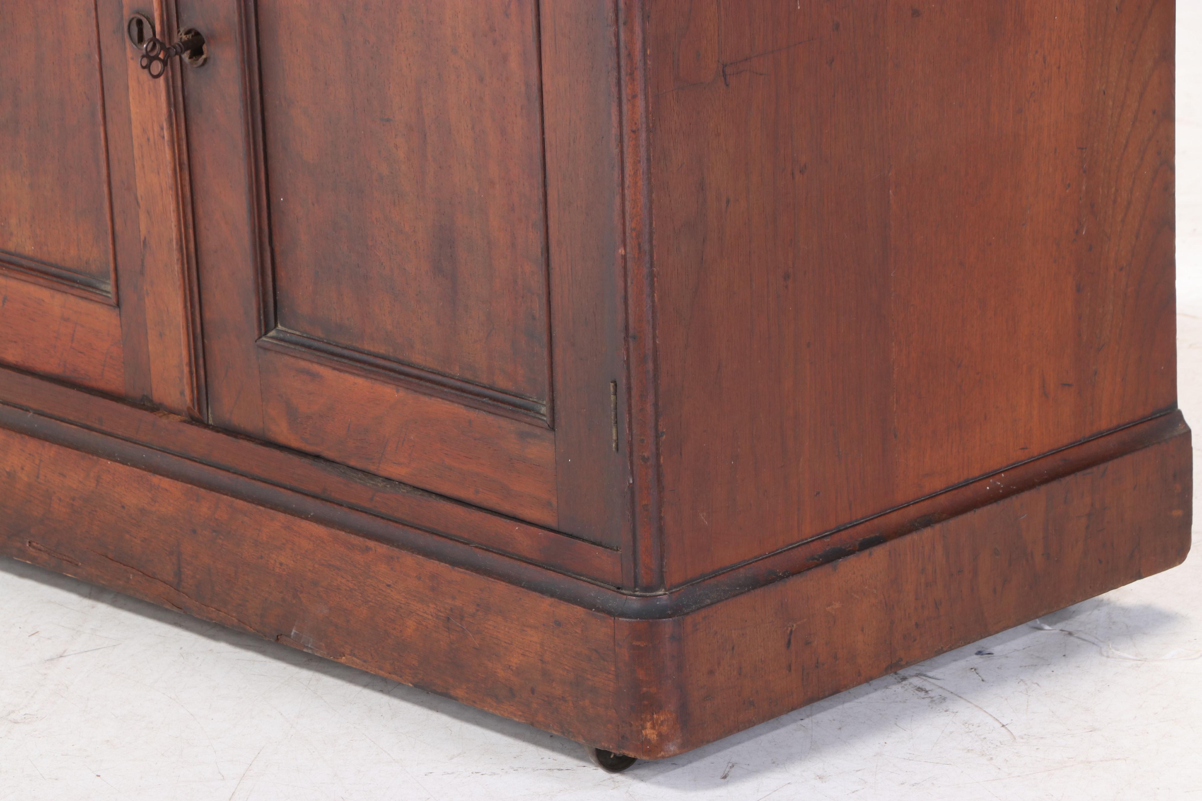 Mitchell & Rammelsberg Victorian Walnut, Figured Walnut and Marble Top Washstand