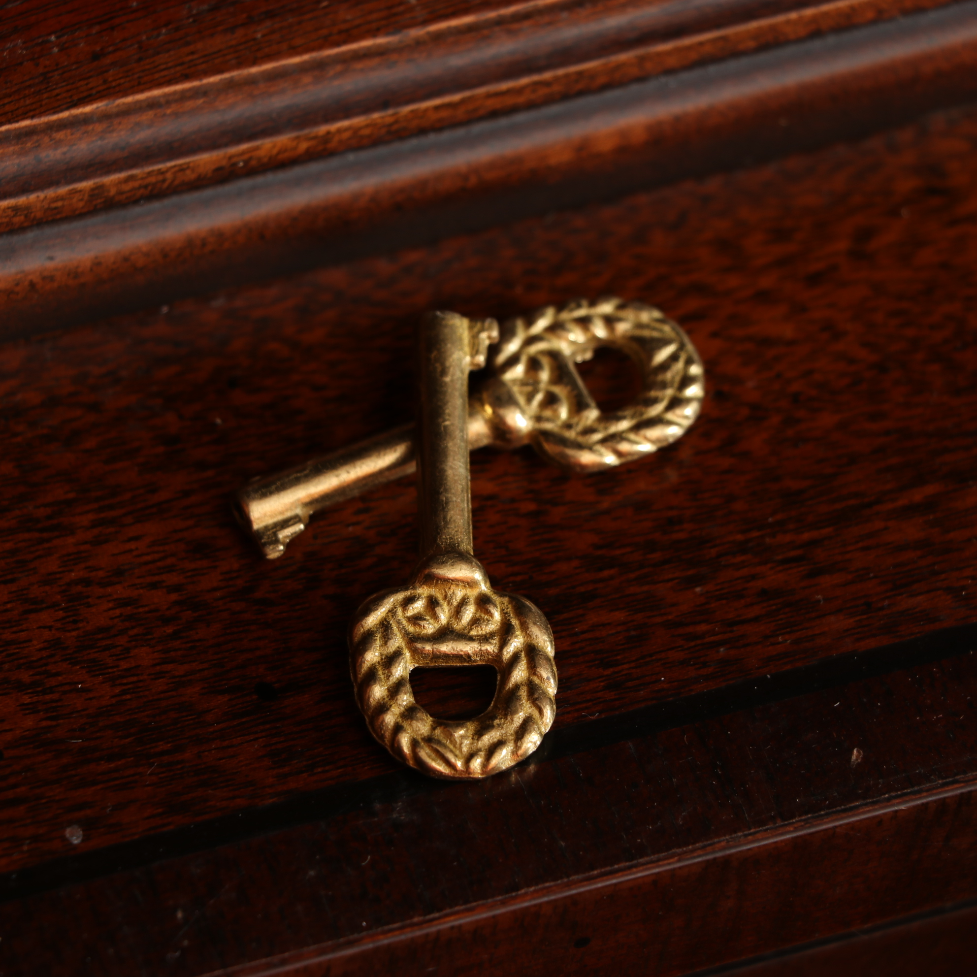 Hepplewhite Style Mahogany Bookcase on Chest, 20th C.