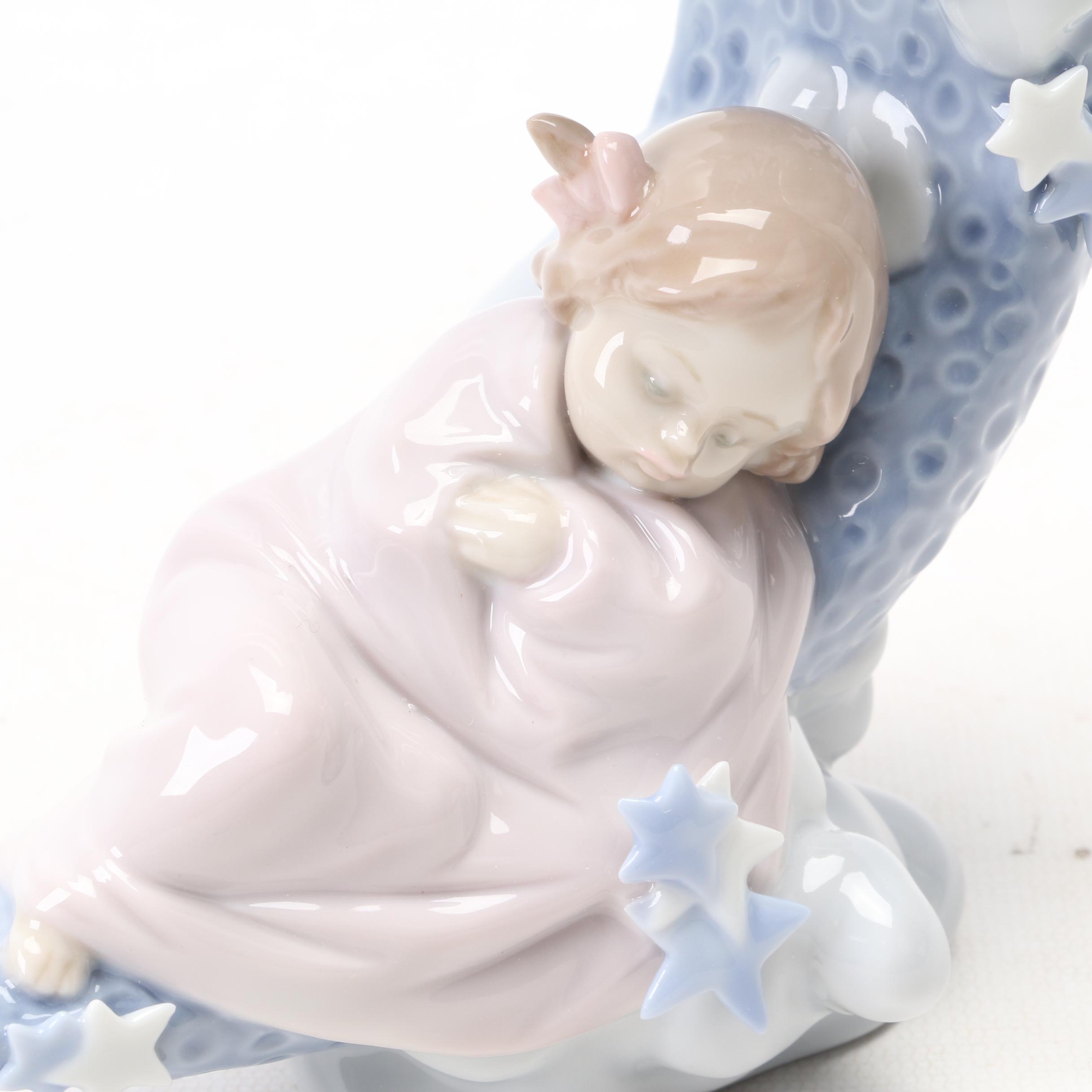 Lladró "Heaven's Lullaby" Porcelain Figurine Designed by Antonio Ramos