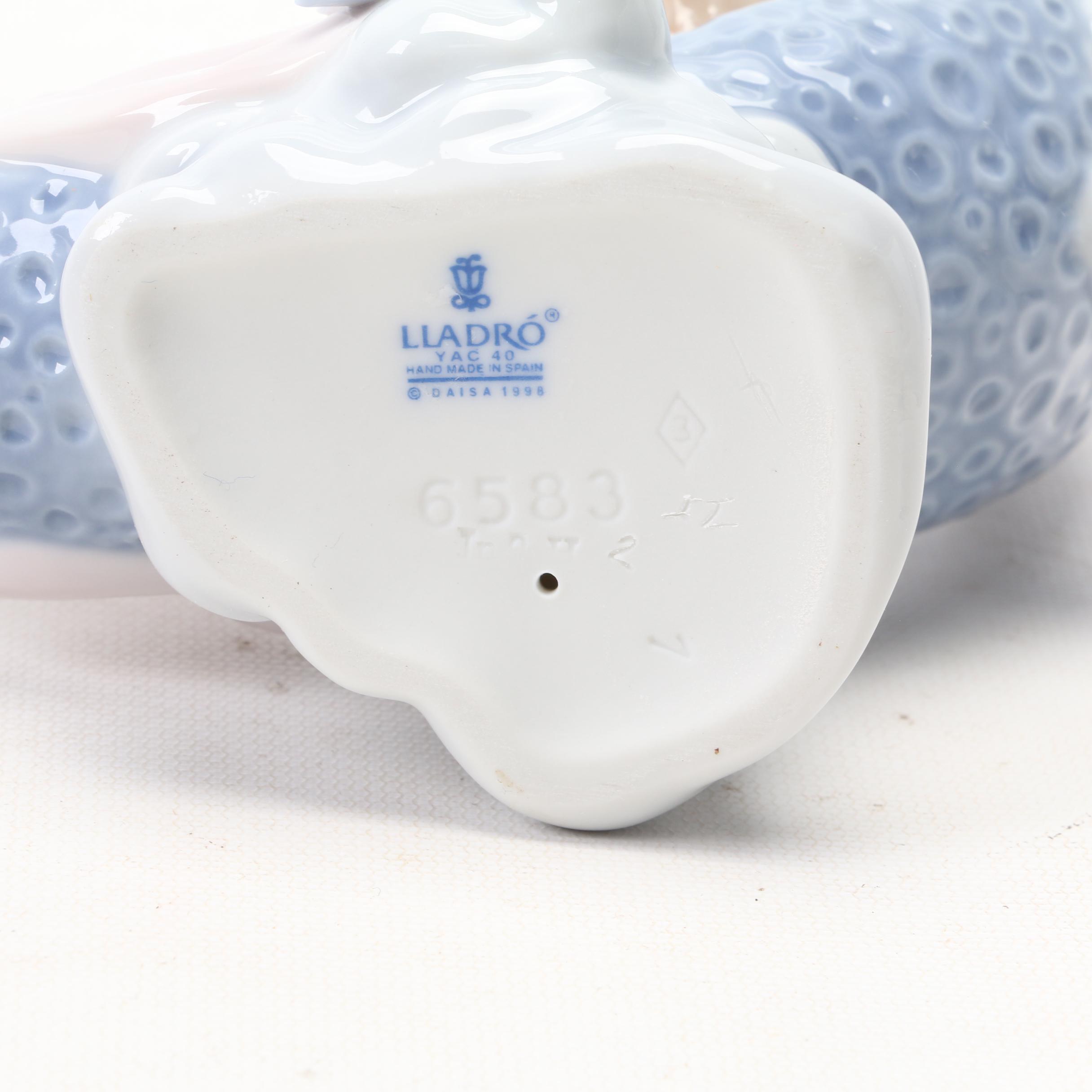 Lladró "Heaven's Lullaby" Porcelain Figurine Designed by Antonio Ramos